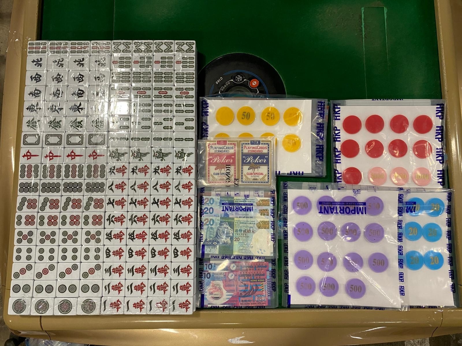 警屯門及深水埗連冚非法賭檔22男女被捕兼違限聚令