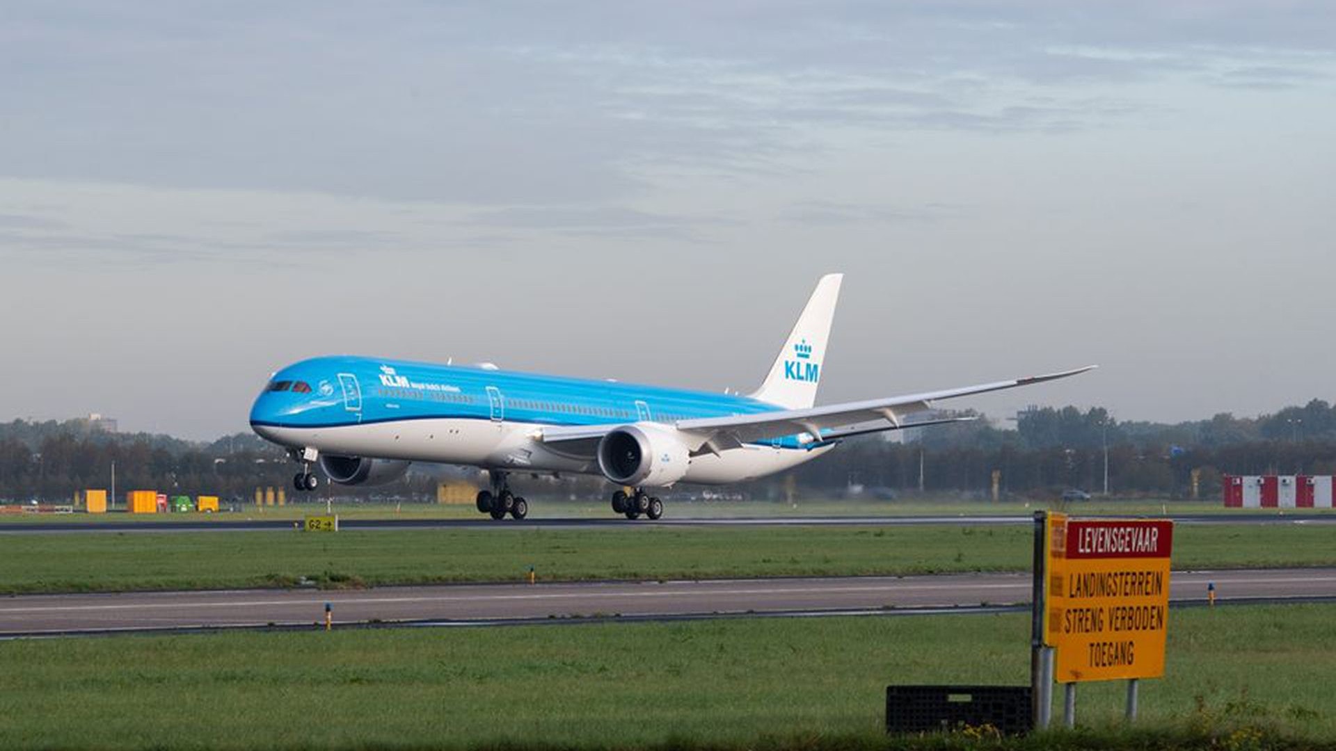 新冠肺炎|599H章被引用15次 荷蘭皇家航空、阿聯酋航空均停飛 新冠肺炎|599H章被引用15次 荷蘭皇家航空、阿聯酋航空均停飛