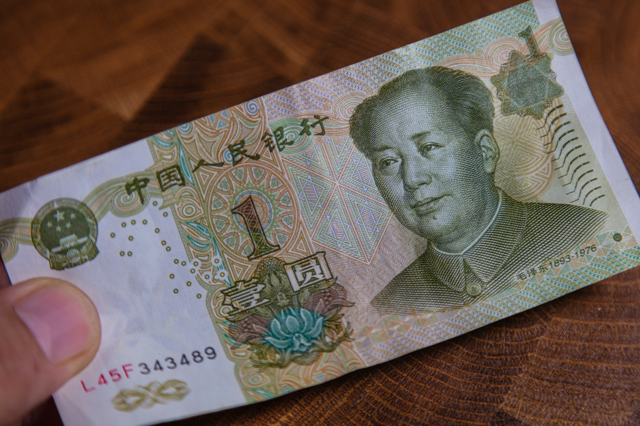 內地菜販存款1800張1元紙幣銀行嫌麻煩拒絕網民：犯法了！