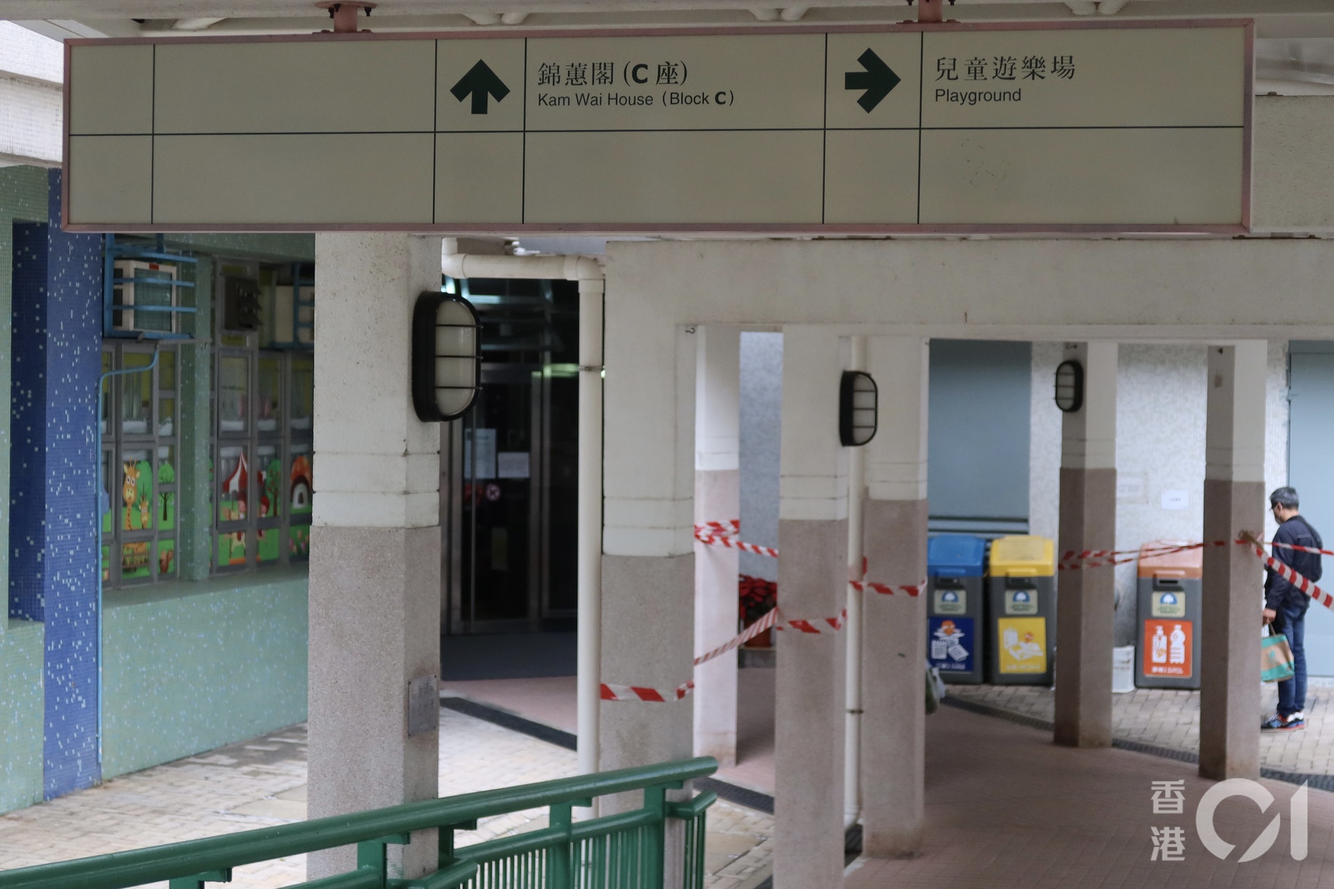 錦豐苑錦蕙閣接連有多個住戶染疫,有住戶憂演變成「葵盛西邨翻版」。(孔繁栩攝) 錦豐苑錦蕙閣接連有多個住戶染疫,有住戶憂演變成「葵盛西邨翻版」。(孔繁栩攝)