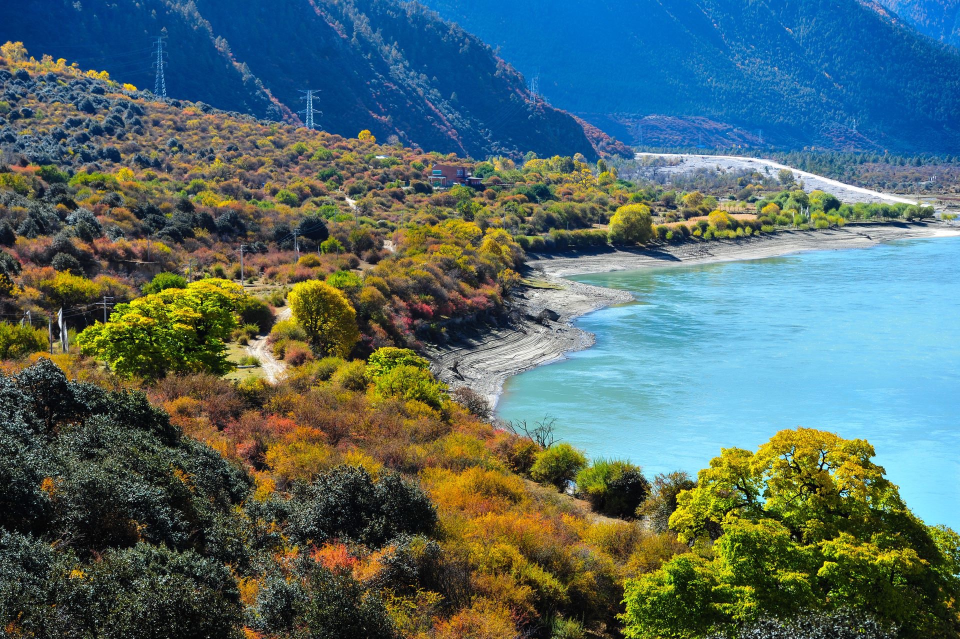 雅魯藏布江是中國最長的高原河流。(中新社) 雅魯藏布江是中國最長的高原河流。(中新社)