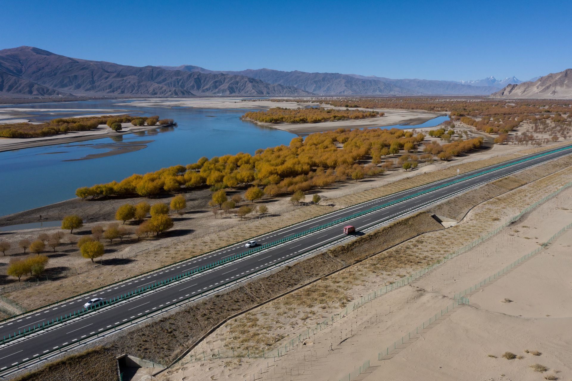 雅魯藏布江是中國最長的高原河流。(中新社) 雅魯藏布江是中國最長的高原河流。(中新社)