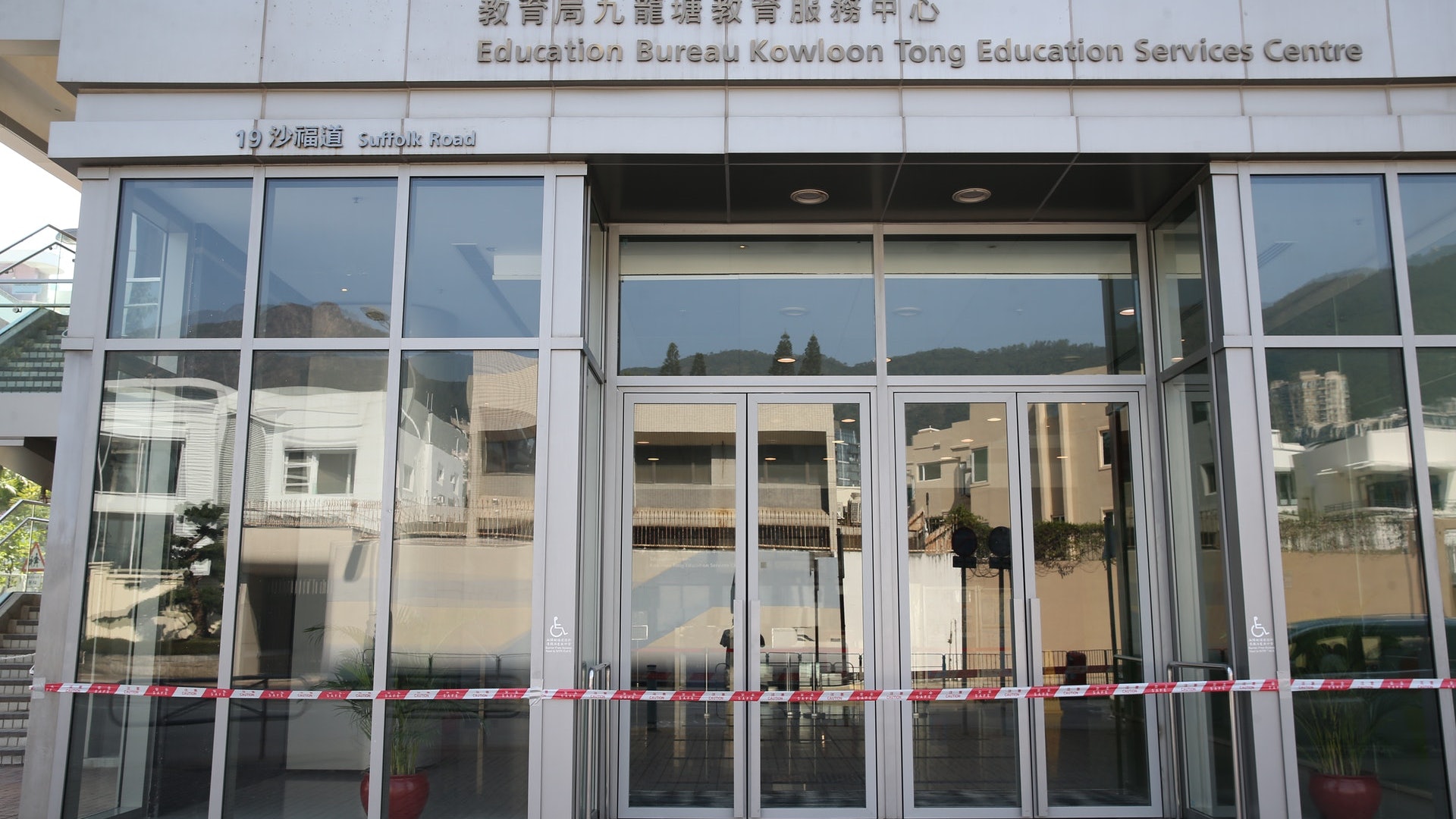 教育局助理教育主任初步確診 中央圖書館員工、房屋署丈量員確診 教育局助理教育主任初步確診 中央圖書館員工、房屋署丈量員確診