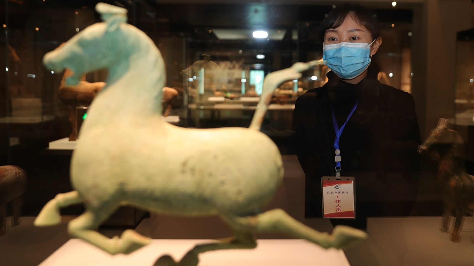 郭沫若錯了嗎這尊銅奔馬踏的究竟是飛燕或雄鷹？