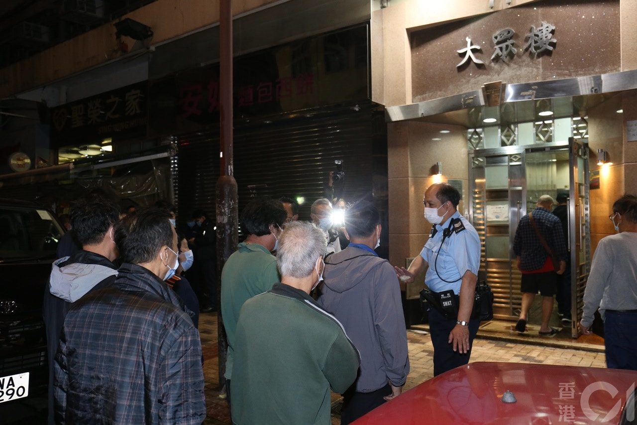 大批居民疏散到地面暫避。(劉定安攝) 大批居民疏散到地面暫避。(劉定安攝)