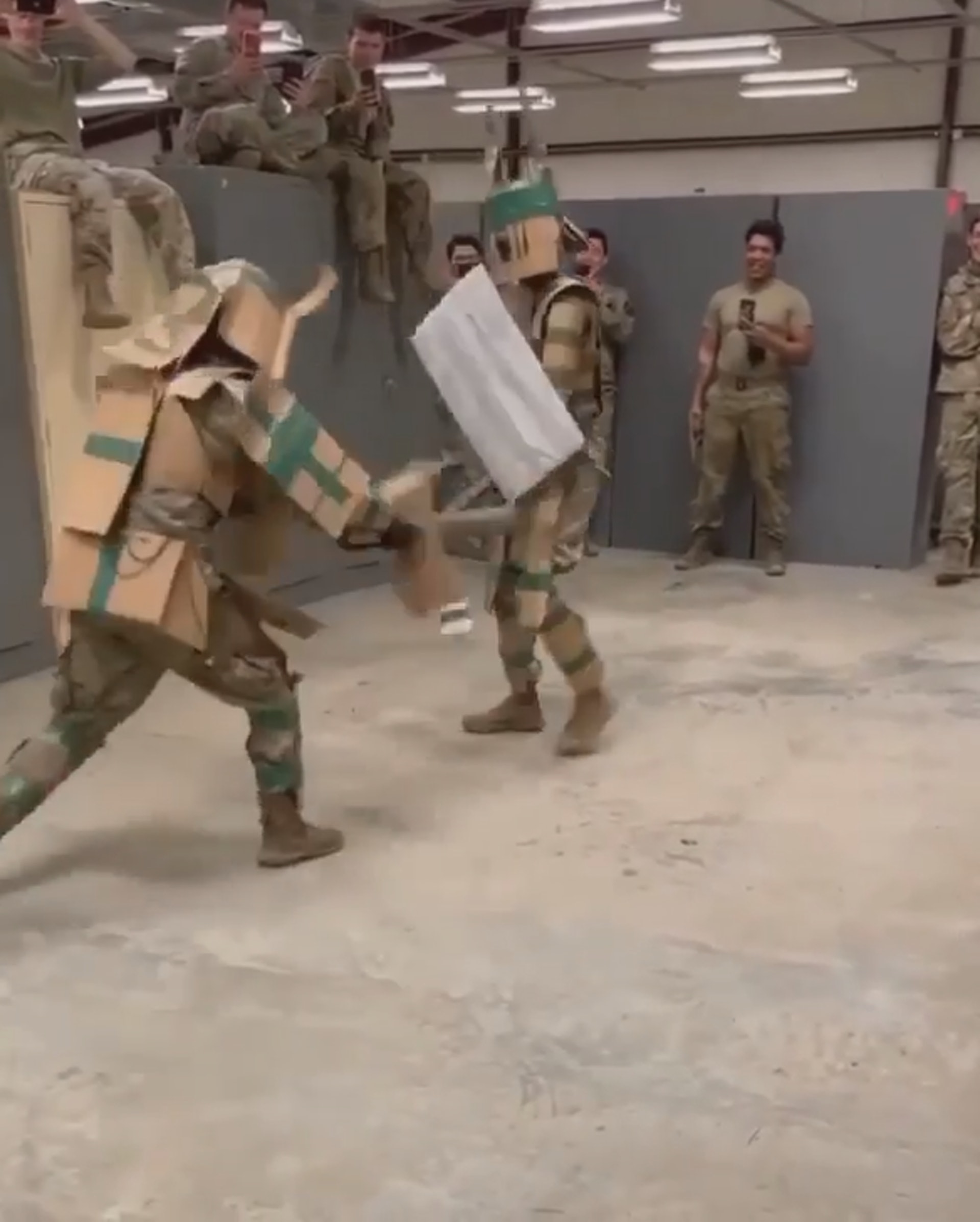 武士對決 美軍士兵自製紙皮盔甲對打部件齊全重現日本武士甲冑 香港01 武備志 武士對決 美軍士兵自製紙皮盔甲對打部件齊全重現日本武士甲冑 香港01 武備志