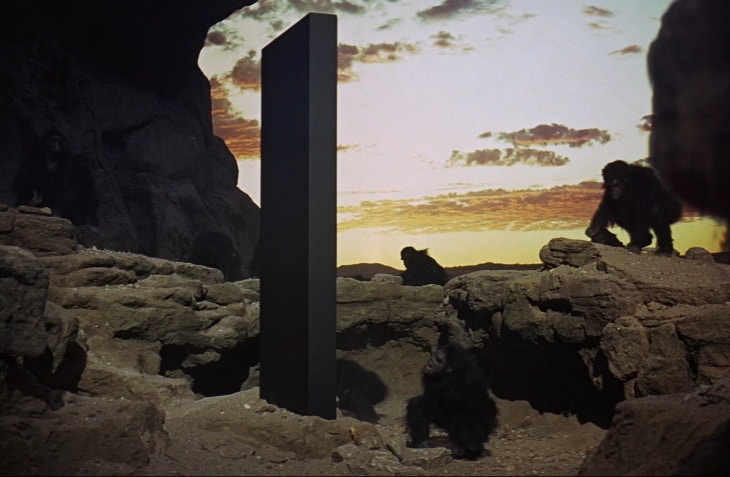 美國沙漠驚現《2001太空漫遊》般神祕金屬柱天外來客的藝術品？