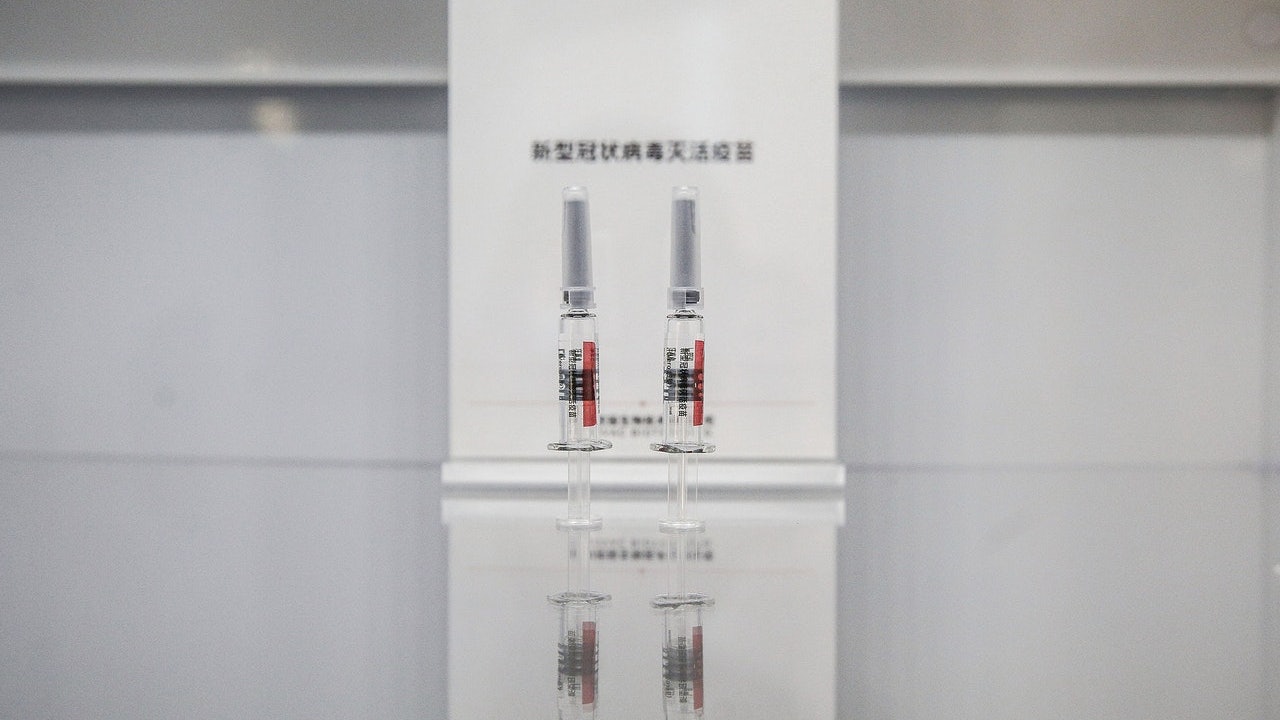 張建宗:首批疫苗先為醫護、長者等接種 冀明年內供應大部分市民 張建宗:首批疫苗先為醫護、長者等接種 冀明年內供應大部分市民