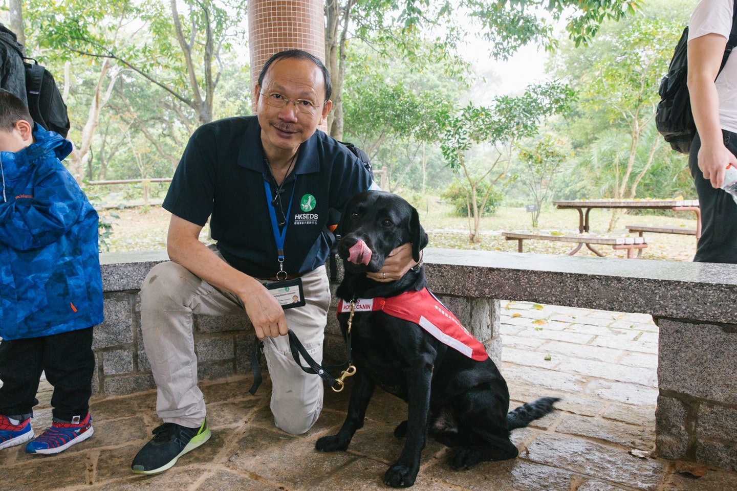 香港導盲犬服務中心主席張偉民對Tovi離世表示傷心難過,並感謝寄養家庭一直以來的支持。(資料圖片/陳嘉元攝) 香港導盲犬服務中心主席張偉民對Tovi離世表示傷心難過,並感謝寄養家庭一直以來的支持。(資料圖片/陳嘉元攝)