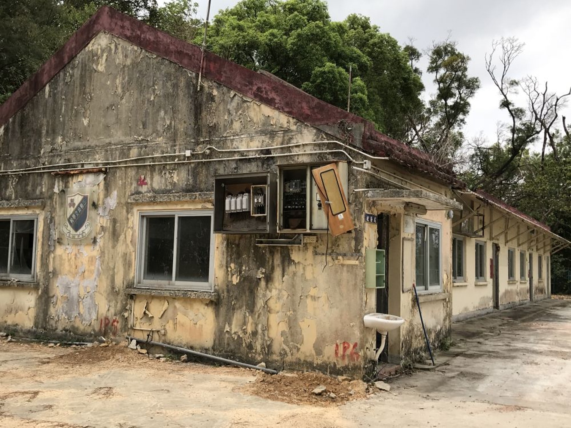 香港導盲犬服務中心早前獲批租用打鼓嶺蓮麻坑路的前三和公立學校,並成功申請資助。(發展局圖片) 香港導盲犬服務中心早前獲批租用打鼓嶺蓮麻坑路的前三和公立學校,並成功申請資助。(發展局圖片)
