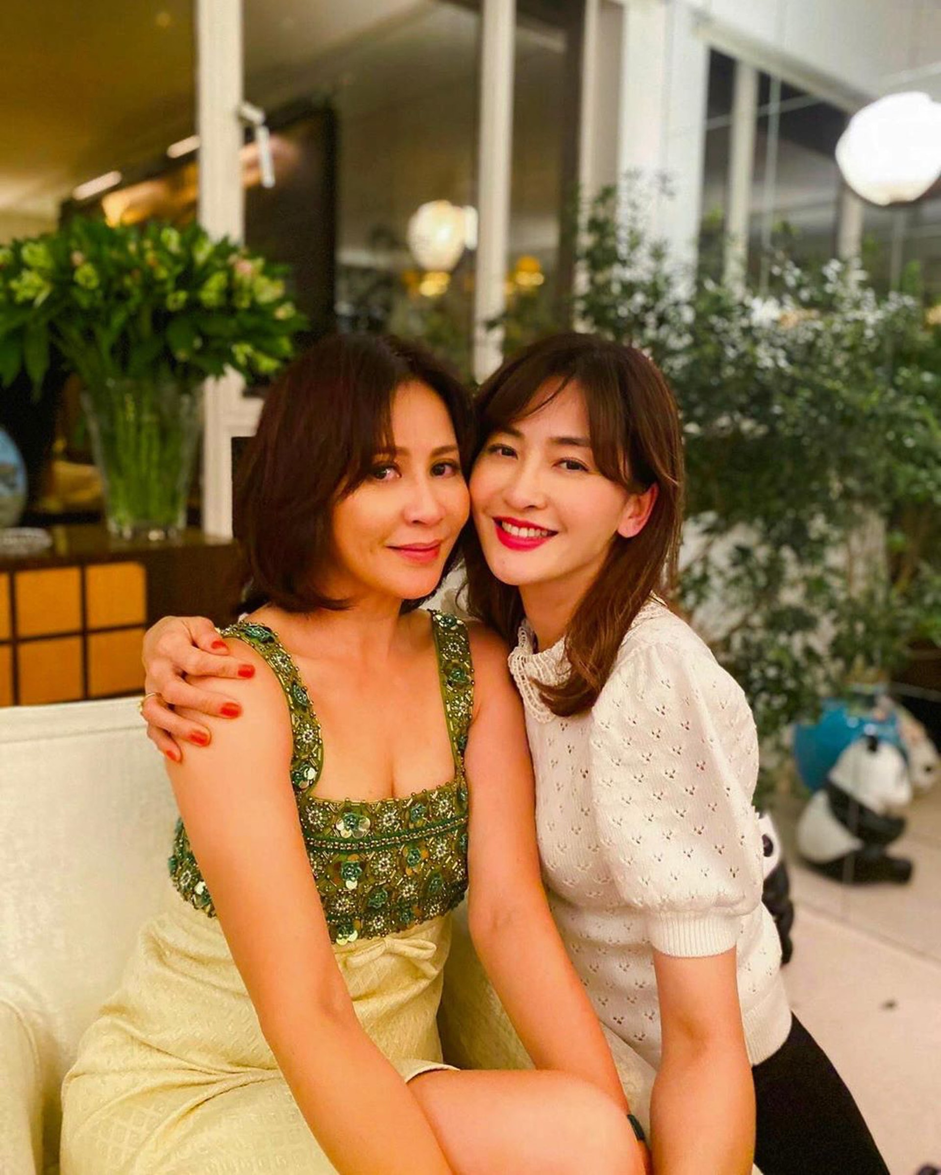 劉嘉玲不時邀請圈中好友到復古風豪宅聚會。(IG@carinalau1208) 劉嘉玲不時邀請圈中好友到復古風豪宅聚會。(IG@carinalau1208)