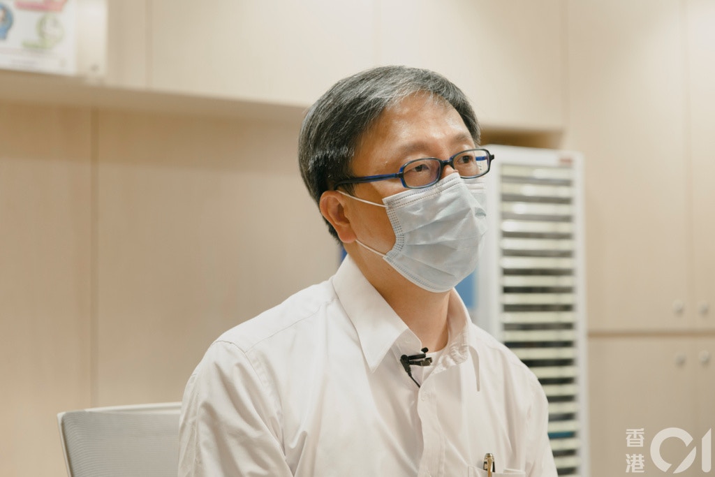 何栢良指，內地要求如要通關，本港須加強追蹤工作，預計其它室內場所包括超級市場、商場等均要使用「安心出行」。（資料圖片）