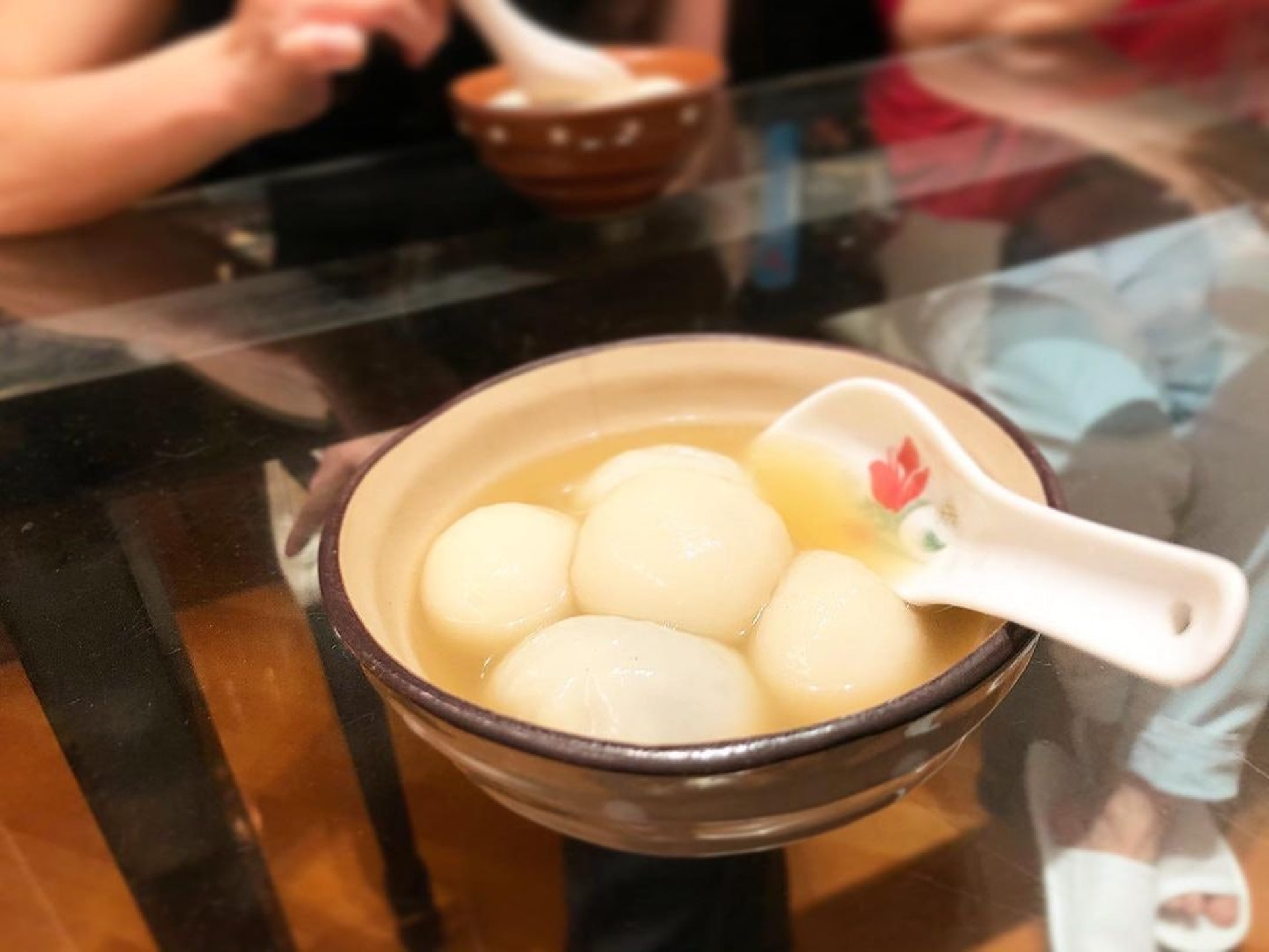 湯圓食少有養胃益氣,健脾補氣的功效;只要一多食,就會出現反效果,可能會引起消化不良、積滯、胃脹痛、嘔吐、曖氣等症狀出現(komasan_zura@instagram) 湯圓食少有養胃益氣,健脾補氣的功效;只要一多食,就會出現反效果,可能會引起消化不良、積滯、胃脹痛、嘔吐、曖氣等症狀出現(komasan_zura@instagram)