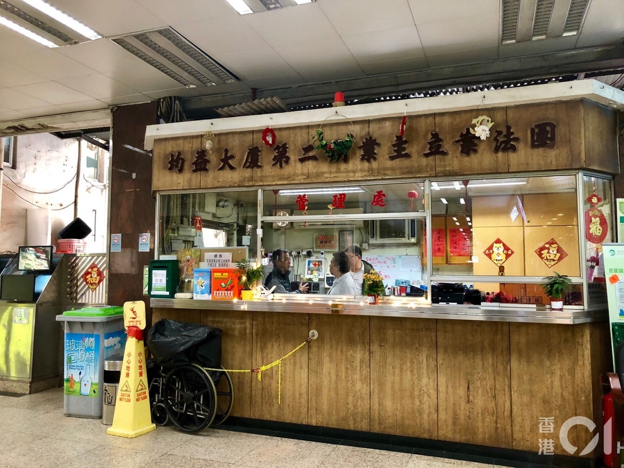 西營盤均益大廈過去14日累計達8宗確診個案,而2期D座則佔7宗,包括3宗源頭不明的個案。(資料圖片/羅鈺歡攝) 西營盤均益大廈過去14日累計達8宗確診個案,而2期D座則佔7宗,包括3宗源頭不明的個案。(資料圖片/羅鈺歡攝)
