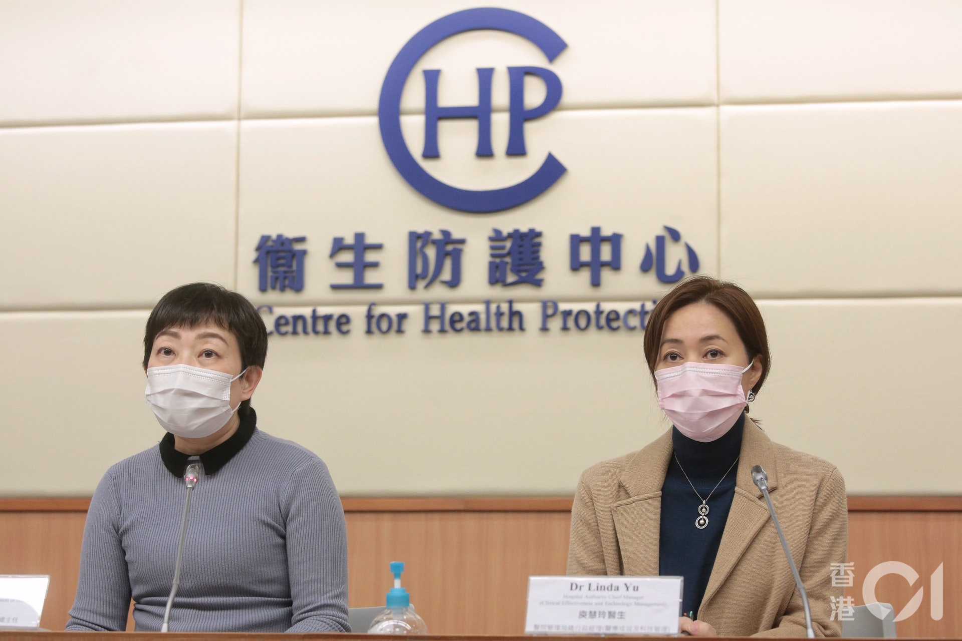 本港12月19日新增109宗新型冠狀病毒肺炎確診個案,本地個案佔102宗,感染源頭不明佔42宗,創第四波以來的新高。(李澤彤攝) 本港12月19日新增109宗新型冠狀病毒肺炎確診個案,本地個案佔102宗,感染源頭不明佔42宗,創第四波以來的新高。(李澤彤攝)