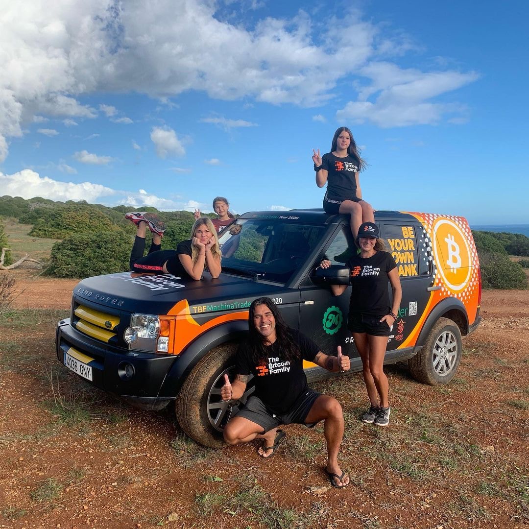 瘋狂家庭3年前變賣家產買Bitcoin 4年內環遊40國堅持比特幣交易
