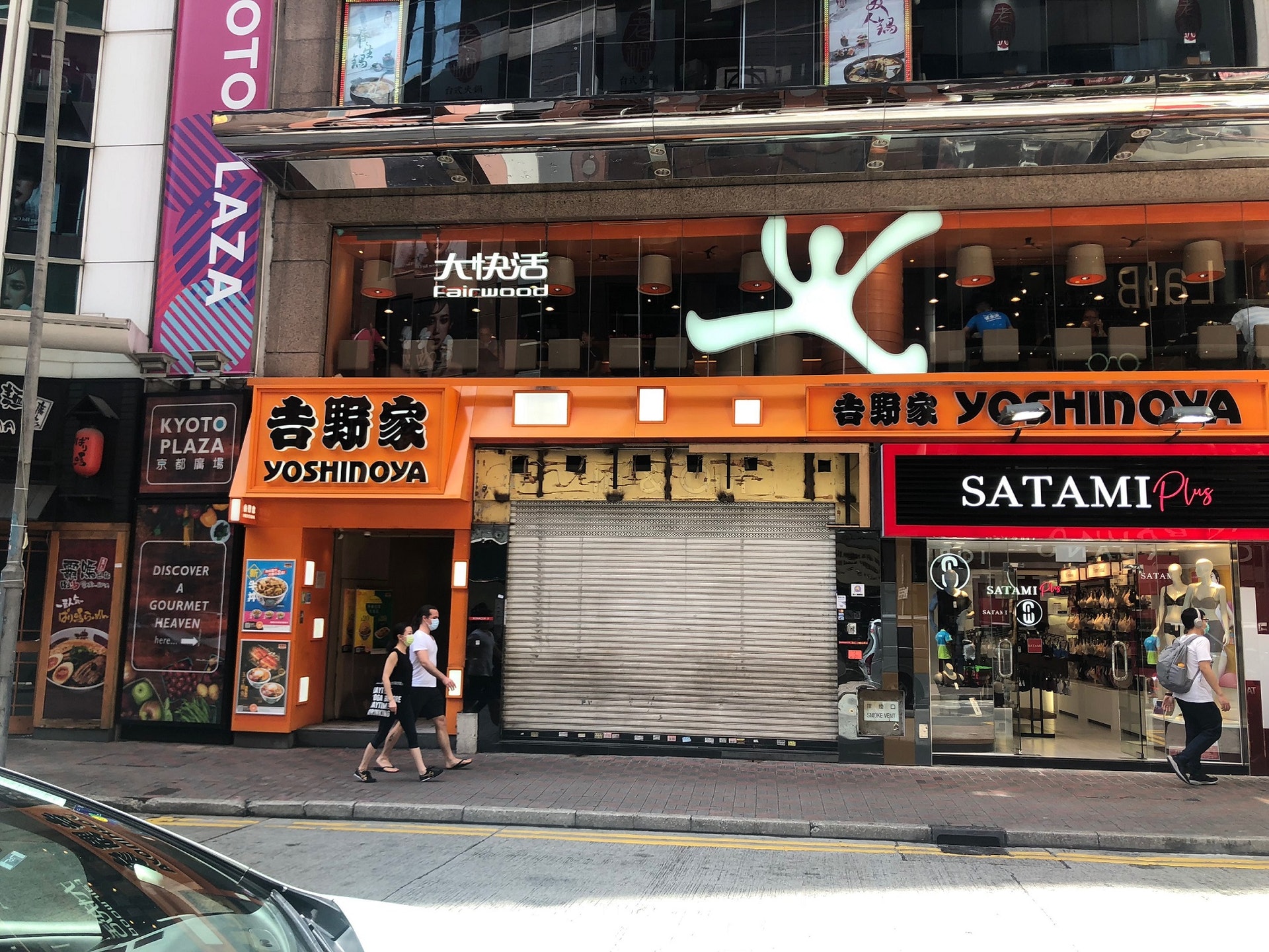 新冠肺炎 時裝店重返銅鑼灣駱克道同一地舖租金較10年前平7成 新冠肺炎 時裝店重返銅鑼灣駱克道同一地舖租金較10年前平7成