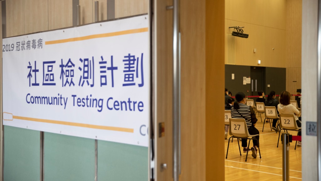 英國病毒變種|英國返港者須做第3次檢測 僅准坐的士到檢測中心 英國病毒變種|英國返港者須做第3次檢測 僅准坐的士到檢測中心