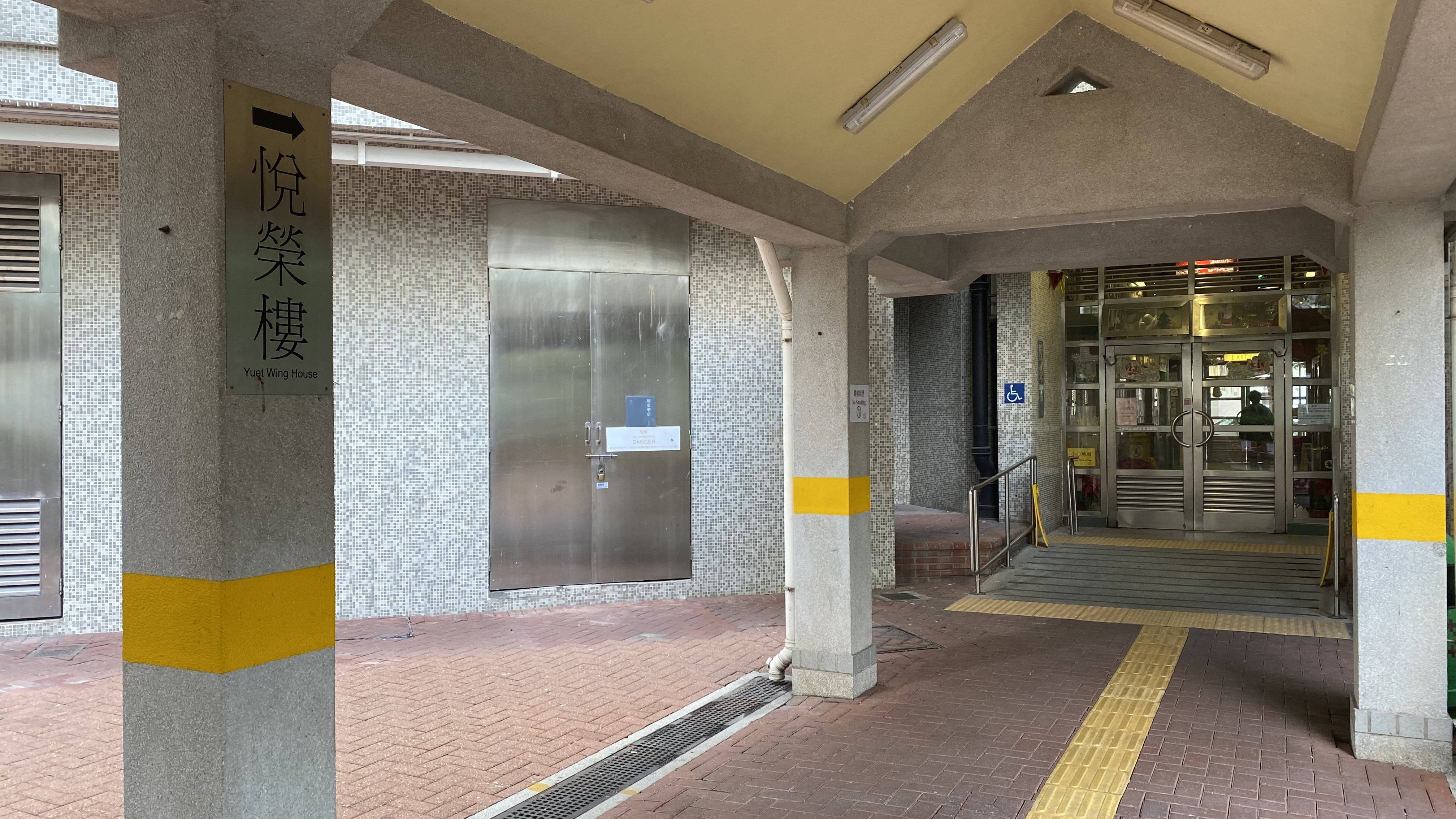 該名62歲姓鄧貓主兼女戶主,涉嫌殘酷對待動物被捕,案件交由元朗警區刑事調查隊第6隊跟進。(郭倩雯攝) 該名62歲姓鄧貓主兼女戶主,涉嫌殘酷對待動物被捕,案件交由元朗警區刑事調查隊第6隊跟進。(郭倩雯攝)