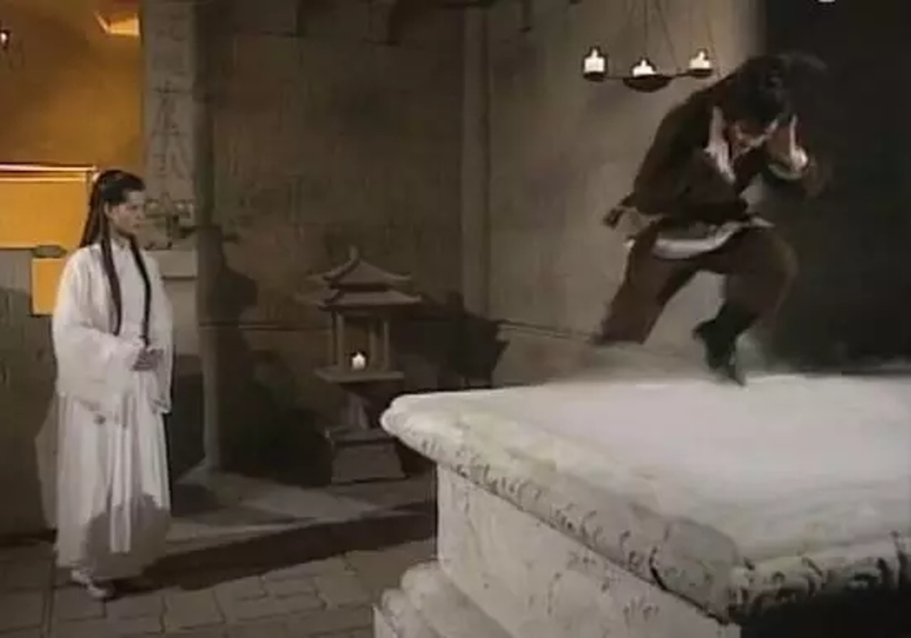 這與《神鵰俠侶》裡古墓派的寒冰床,只差一個「姑姑」。看看把楊過凍的跳腳。(《神鵰俠侶》劇照) 這與《神鵰俠侶》裡古墓派的寒冰床,只差一個「姑姑」。看看把楊過凍的跳腳。(《神鵰俠侶》劇照)