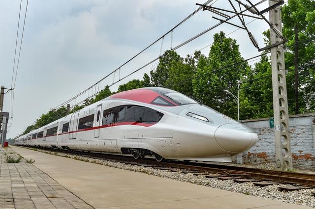 高速貨運動車組唐山下線全球首列實現時速350公里高鐵貨物快運