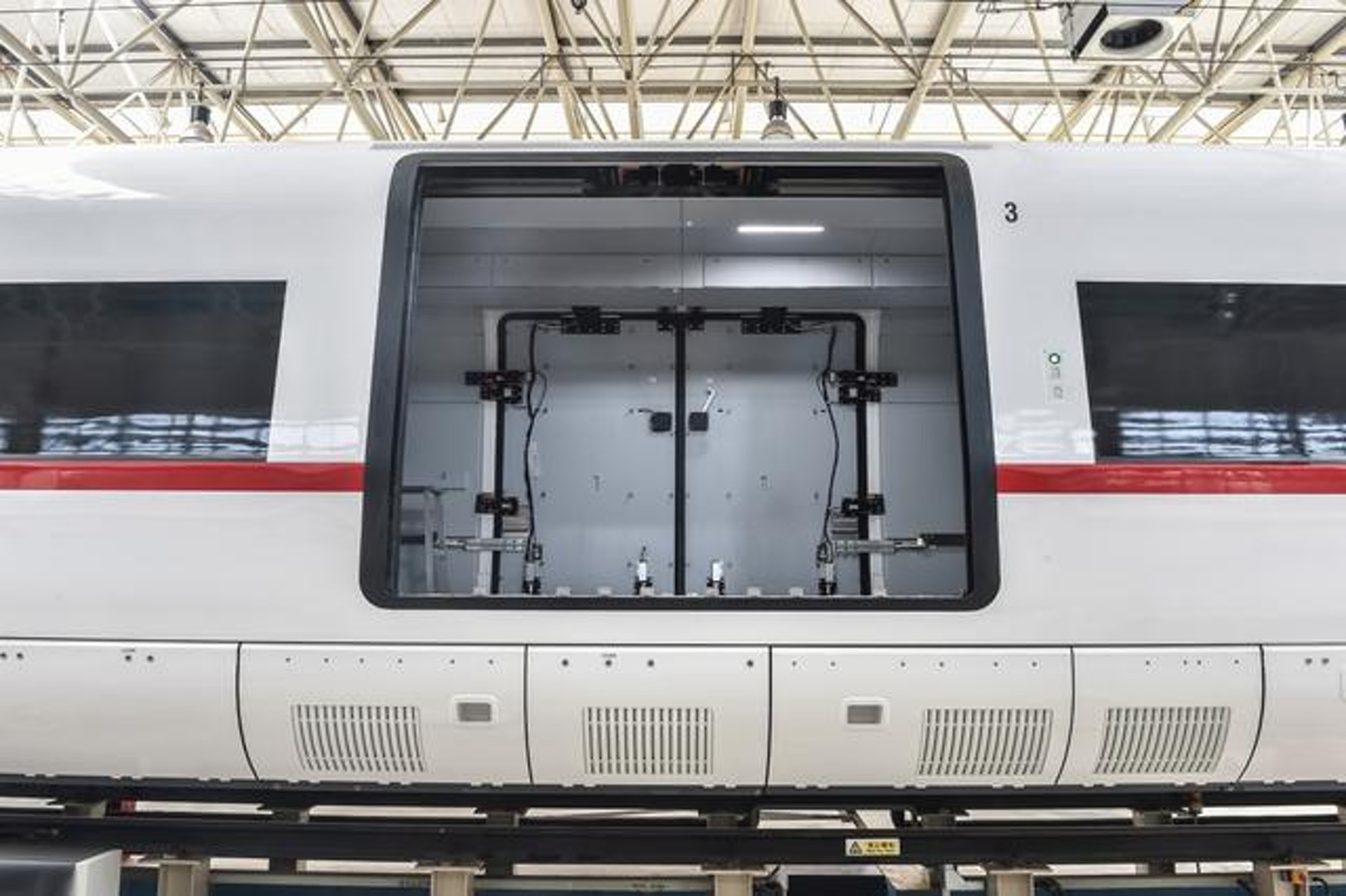 高速貨運動車組唐山下線全球首列實現時速350公里高鐵貨物快運 高速貨運動車組唐山下線全球首列實現時速350公里高鐵貨物快運