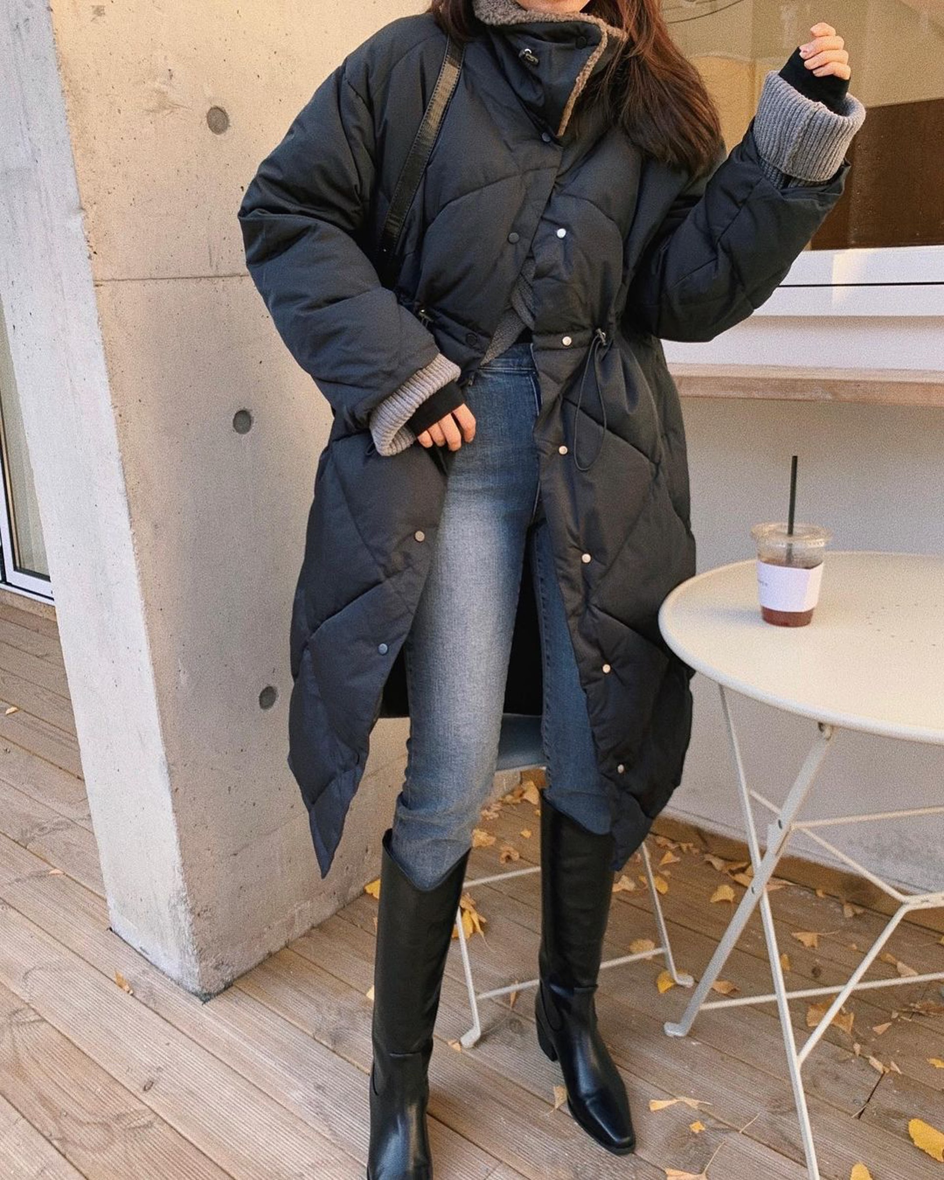 長版羽絨外套配搭長靴一樣有顯瘦的效果,但是建議170CM以上女生才好嘗試。(kimehwa@IG)