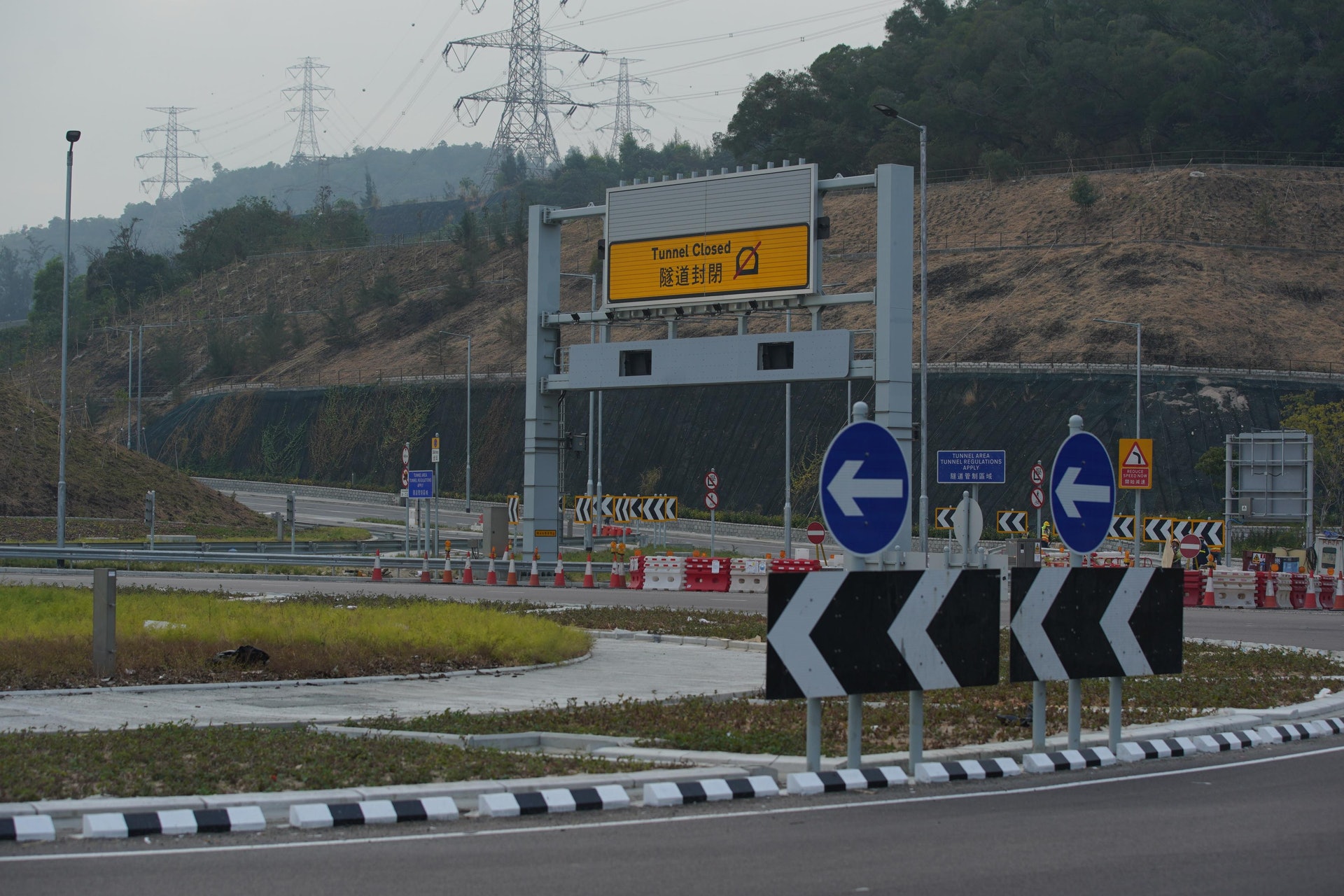 審計報告今審視屯赤連接路,兩份合約(即南面連接路及隧道段)批出延長合約期達779天及475天,產生延期完工及工程受阻費高達逾10億元。(資料圖片/鄭子峰攝) 審計報告今審視屯赤連接路,兩份合約(即南面連接路及隧道段)批出延長合約期達779天及475天,產生延期完工及工程受阻費高達逾10億元。(資料圖片/鄭子峰攝)