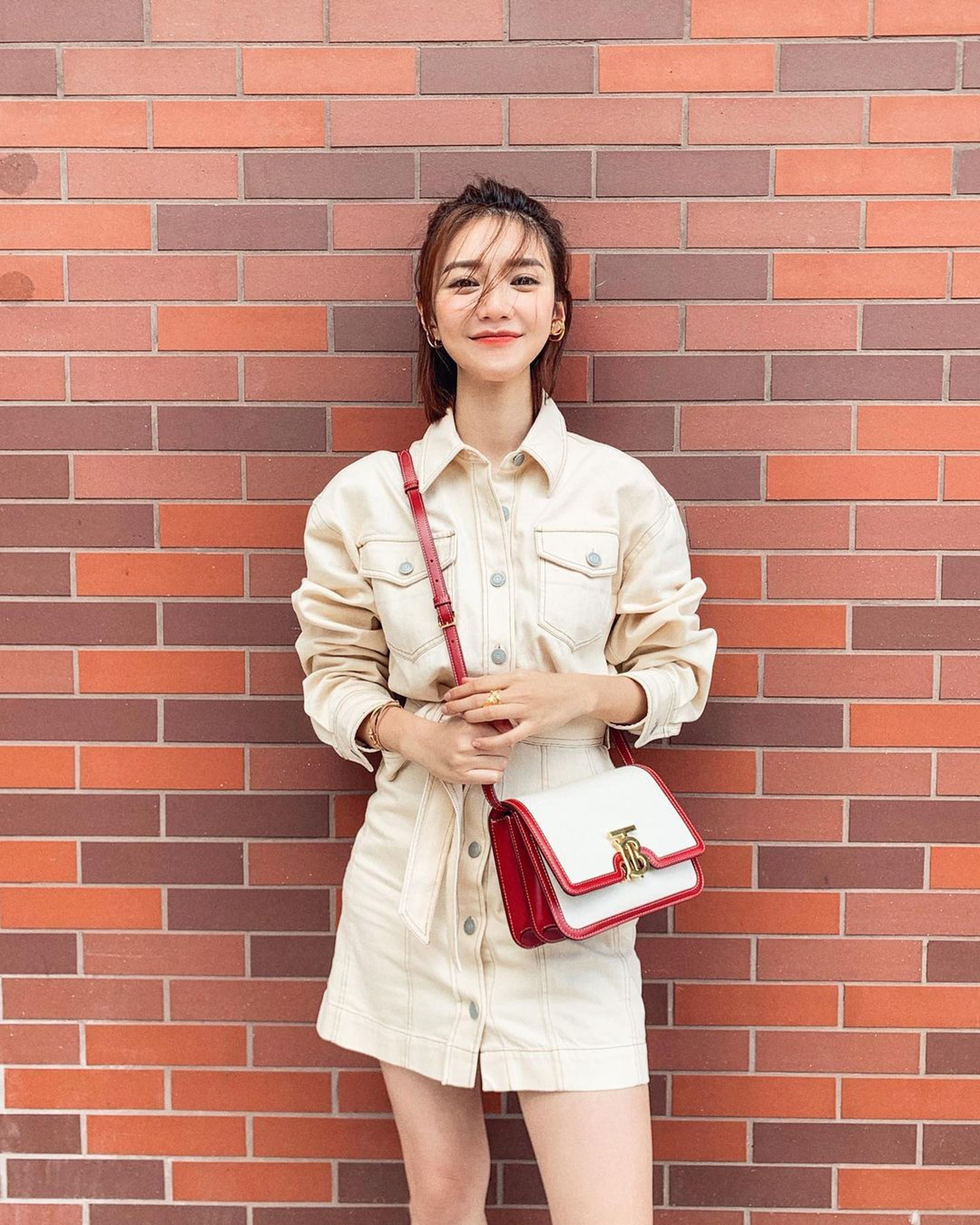梨型身材的女生要選擇能營造出立體線條感的挺身質料。(IG@misselvani)