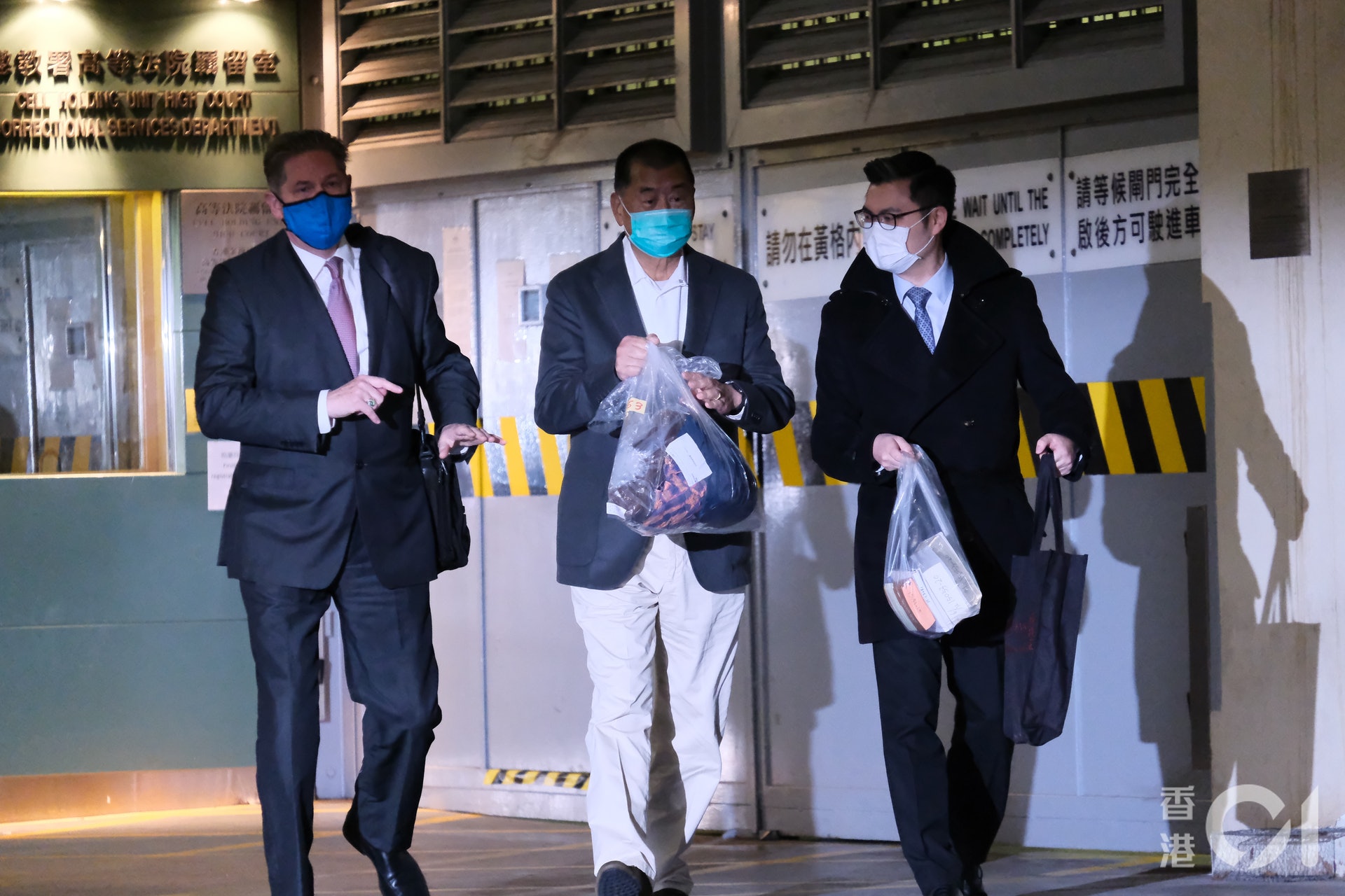 壹傳媒集團創辦人黎智英指勾結外國勢力危害國家安全,被空違反《港區國安法》,加上涉違租契欺詐科技園公司被起訴,2020年12月23日獲高等法院批准以共1000萬元現金及30萬元人事擔保等條件保釋。(資料圖片) 壹傳媒集團創辦人黎智英指勾結外國勢力危害國家安全,被空違反《港區國安法》,加上涉違租契欺詐科技園公司被起訴,2020年12月23日獲高等法院批准以共1000萬元現金及30萬元人事擔保等條件保釋。(資料圖片)