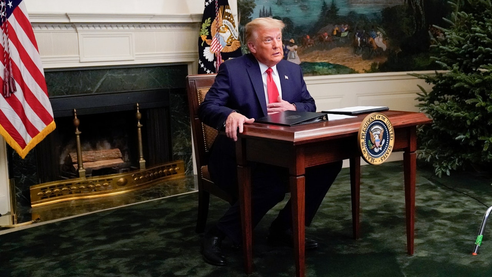 特朗普頻繁對華出手。12月27日特朗普正式簽署撥款法案,其中包含「台灣保證法」,呼籲美國政府對台軍售常態化、支持台灣有意義參與國際組織等。(Reuters) 特朗普頻繁對華出手。12月27日特朗普正式簽署撥款法案,其中包含「台灣保證法」,呼籲美國政府對台軍售常態化、支持台灣有意義參與國際組織等。(Reuters)