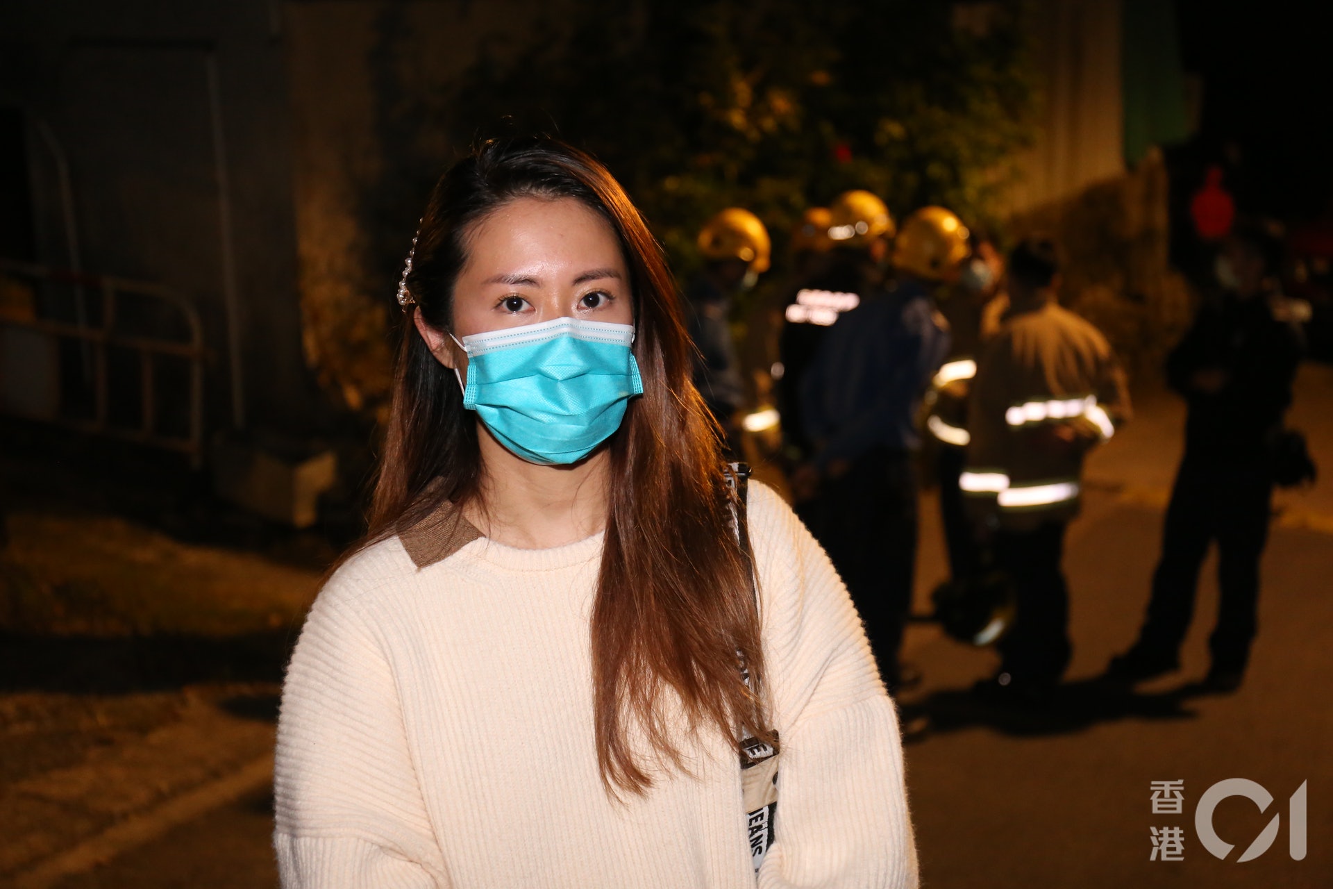 飼主吳小姐苦守「春春」一整日寸步不離。(劉定安攝) 飼主吳小姐苦守「春春」一整日寸步不離。(劉定安攝)