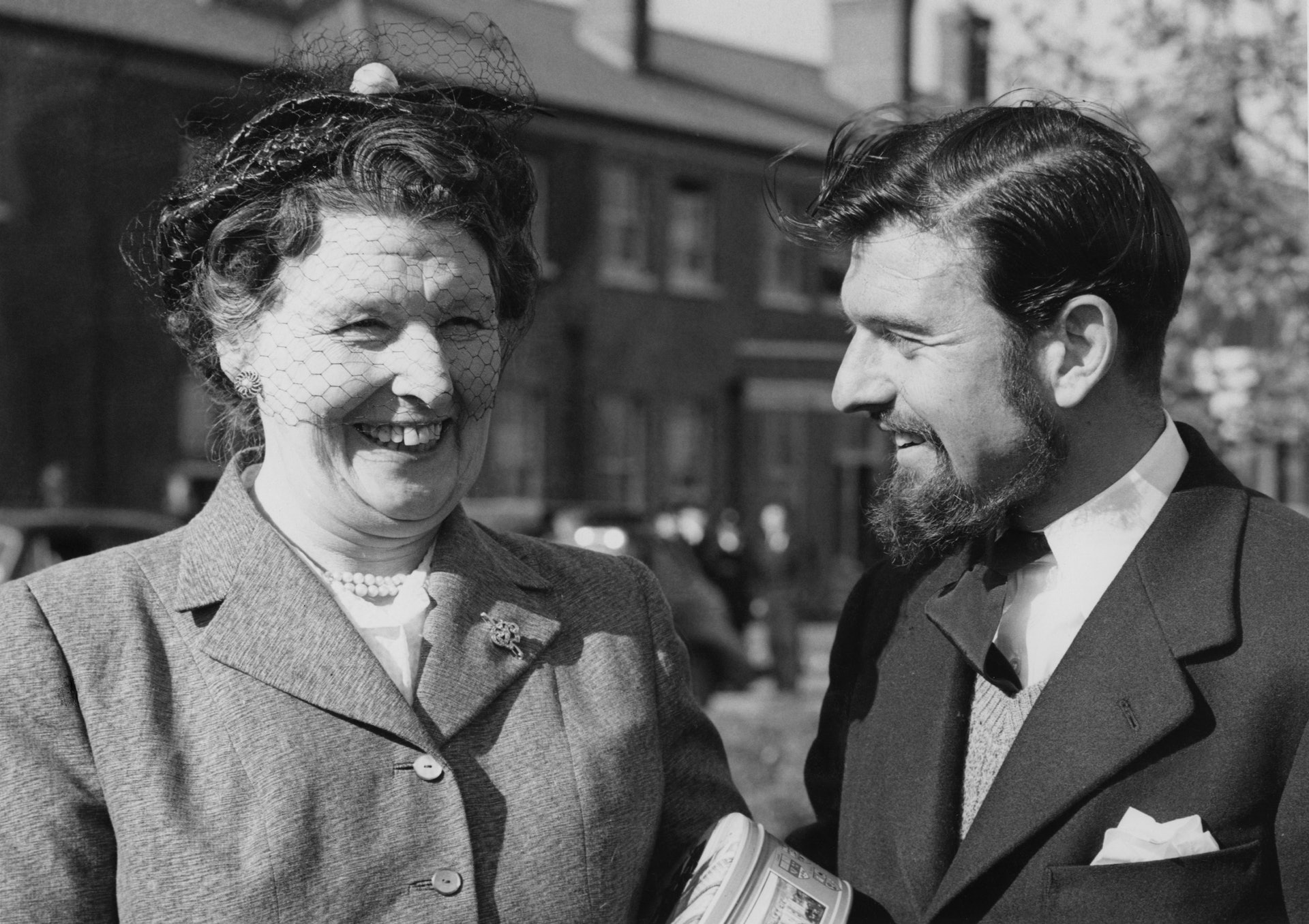 布萊克(右)在1953年從韓國返回英國,與母親團聚。他在韓戰遭朝鮮俘虜,成為他投身蘇聯的契機。(Getty Images) 布萊克(右)在1953年從韓國返回英國,與母親團聚。他在韓戰遭朝鮮俘虜,成為他投身蘇聯的契機。(Getty Images)