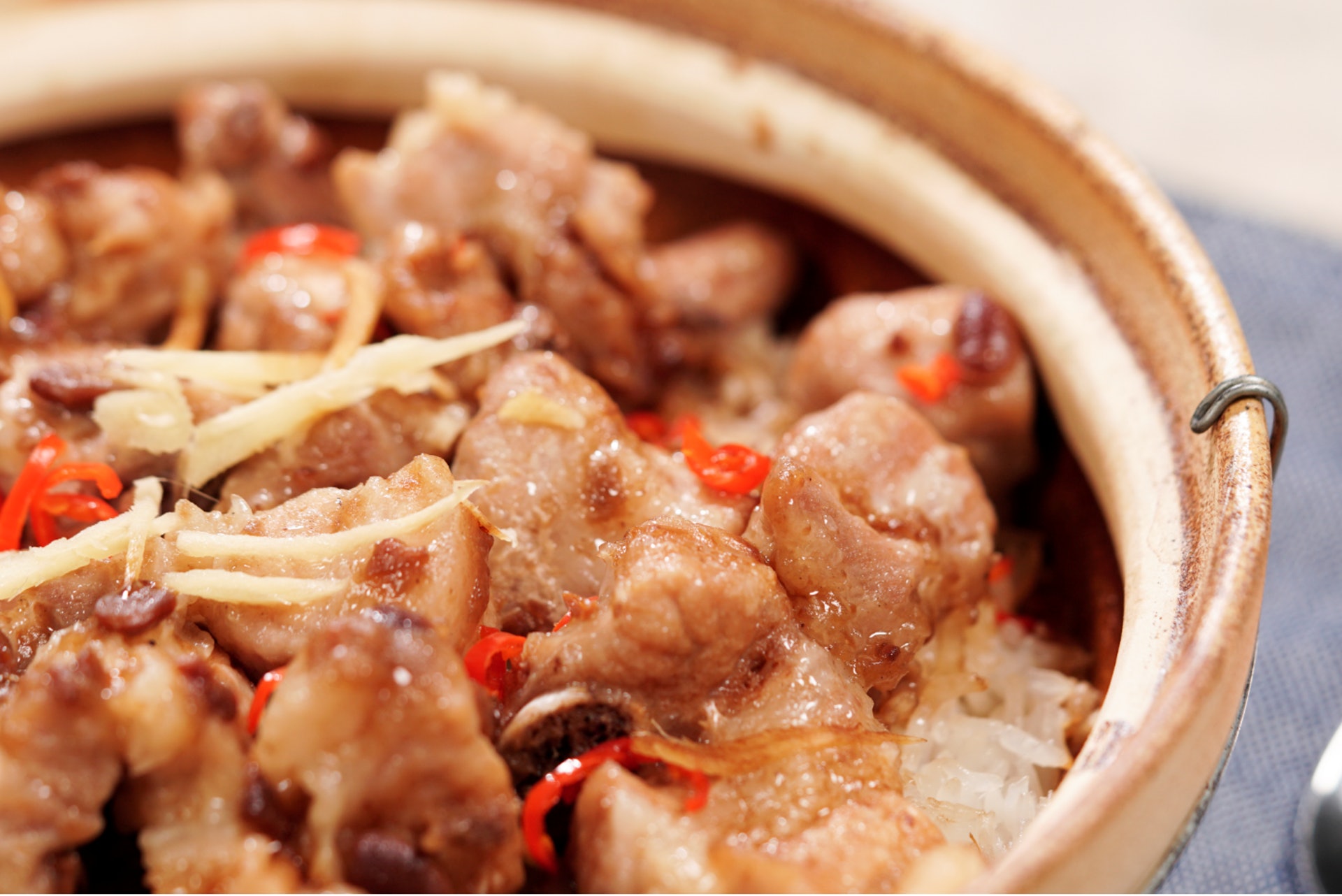 一直以為煲仔飯最肥是配料,原來白飯才是最高熱量!(資料圖片/李啟康、劉晴攝)