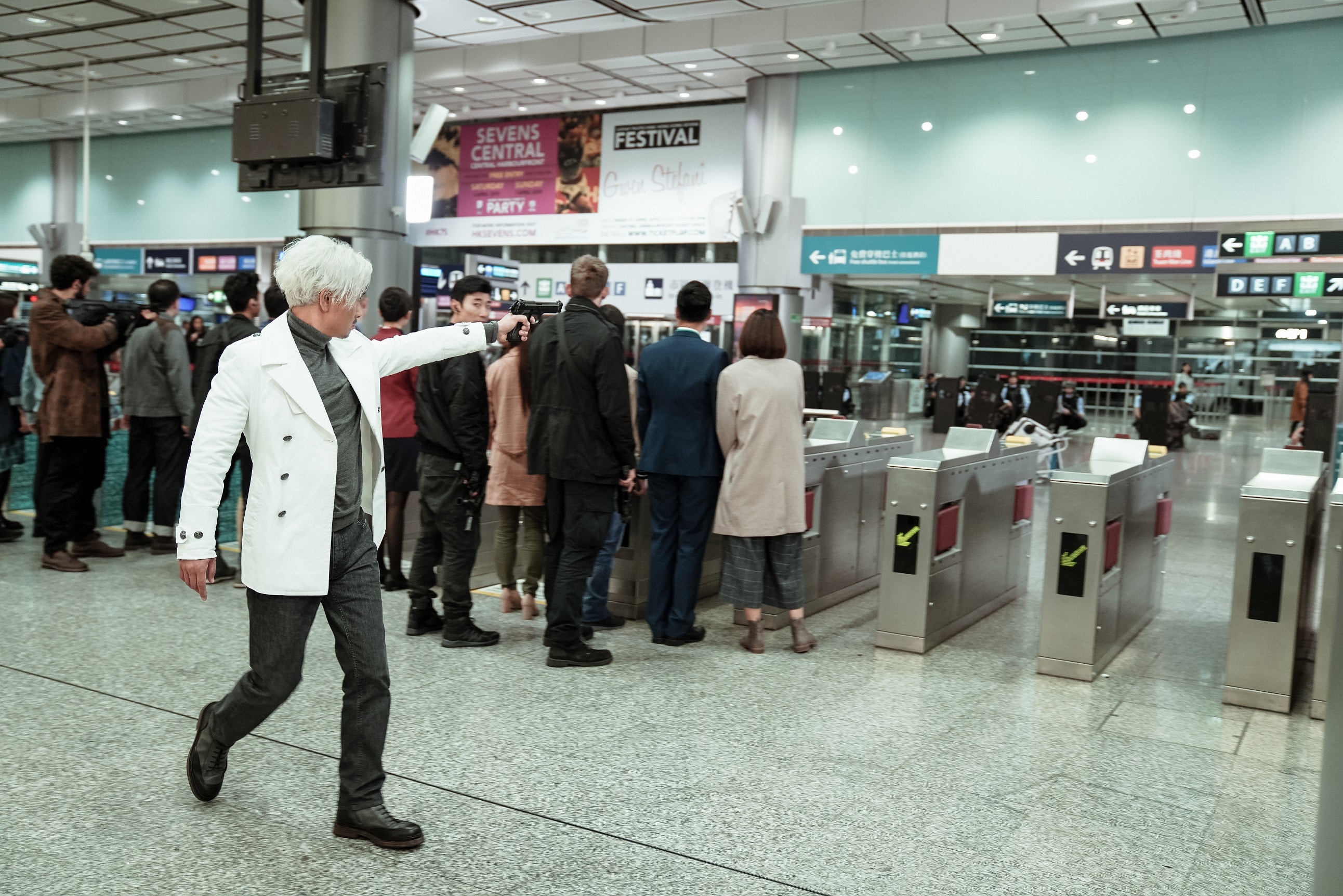 拍攝只能每日凌晨1點到4點進行，非常緊逼。(《拆彈專家2》劇照)