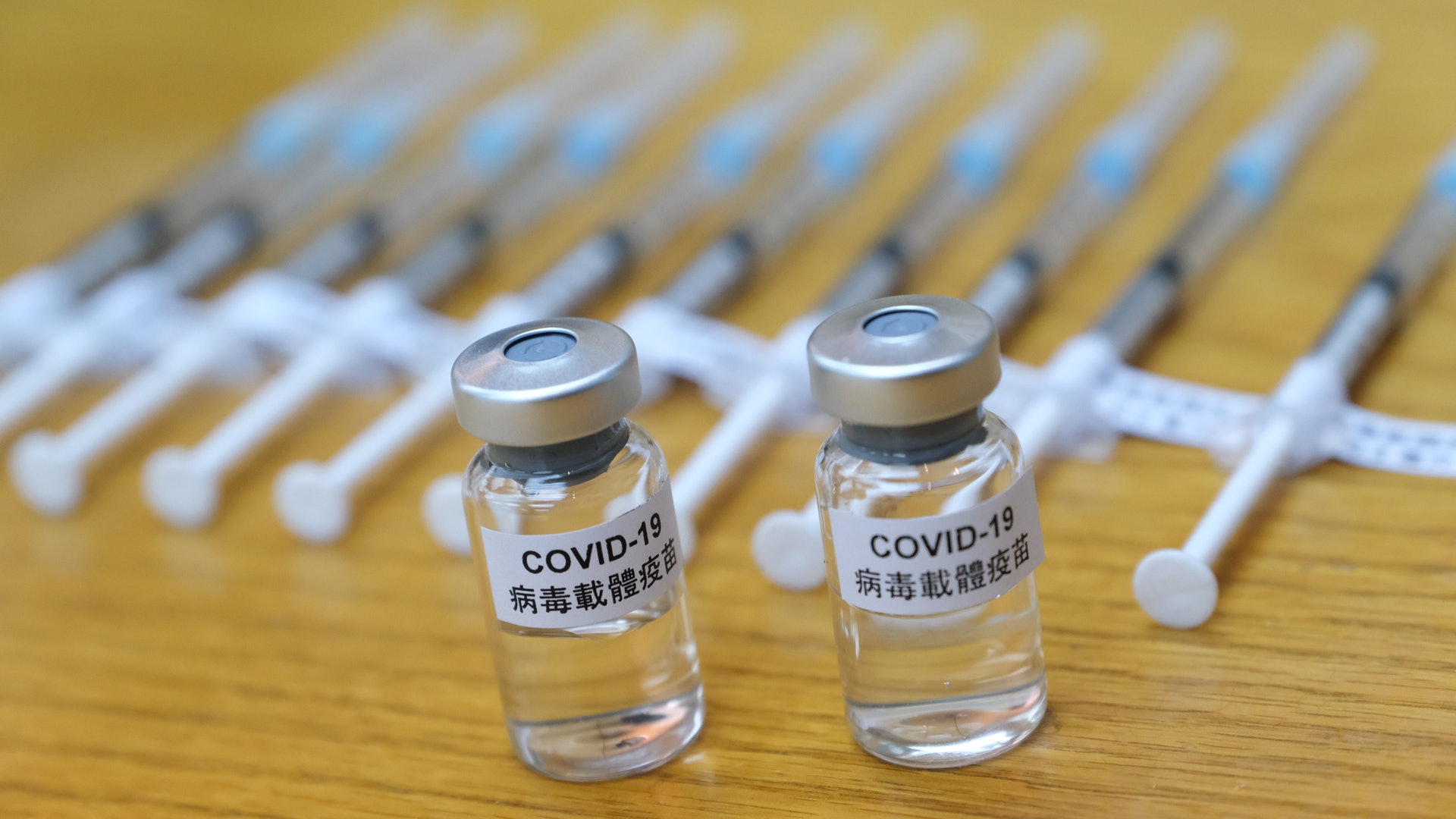 免疫學者顧小培拍片指疫苗無效兼傷肝腎 港大專家批毫無根據 免疫學者顧小培拍片指疫苗無效兼傷肝腎 港大專家批毫無根據