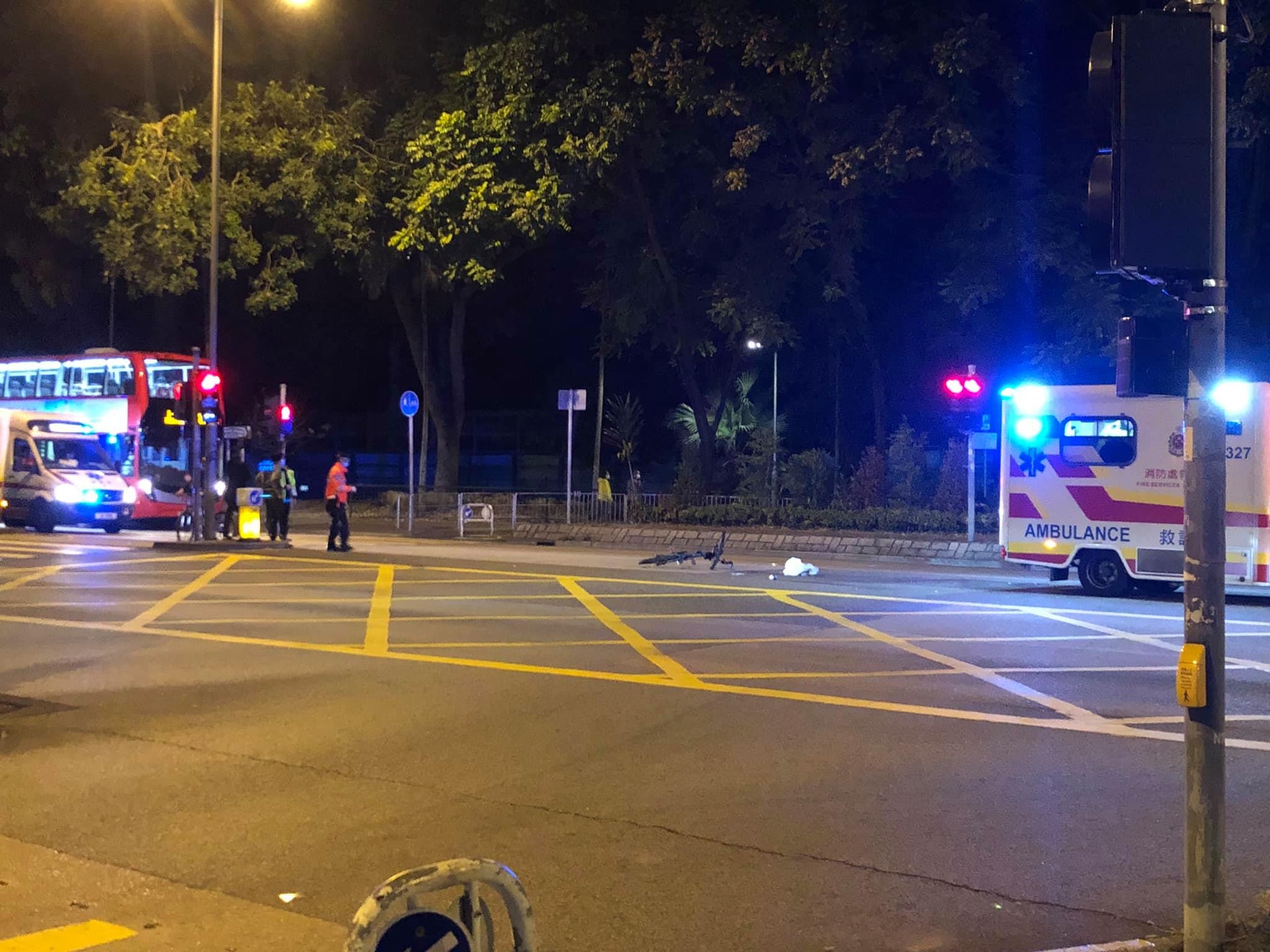 2個月2宗 上水新運路單車男捱車撞頭傷女司機急如廁後駛返現場 2個月2宗 上水新運路單車男捱車撞頭傷女司機急如廁後駛返現場