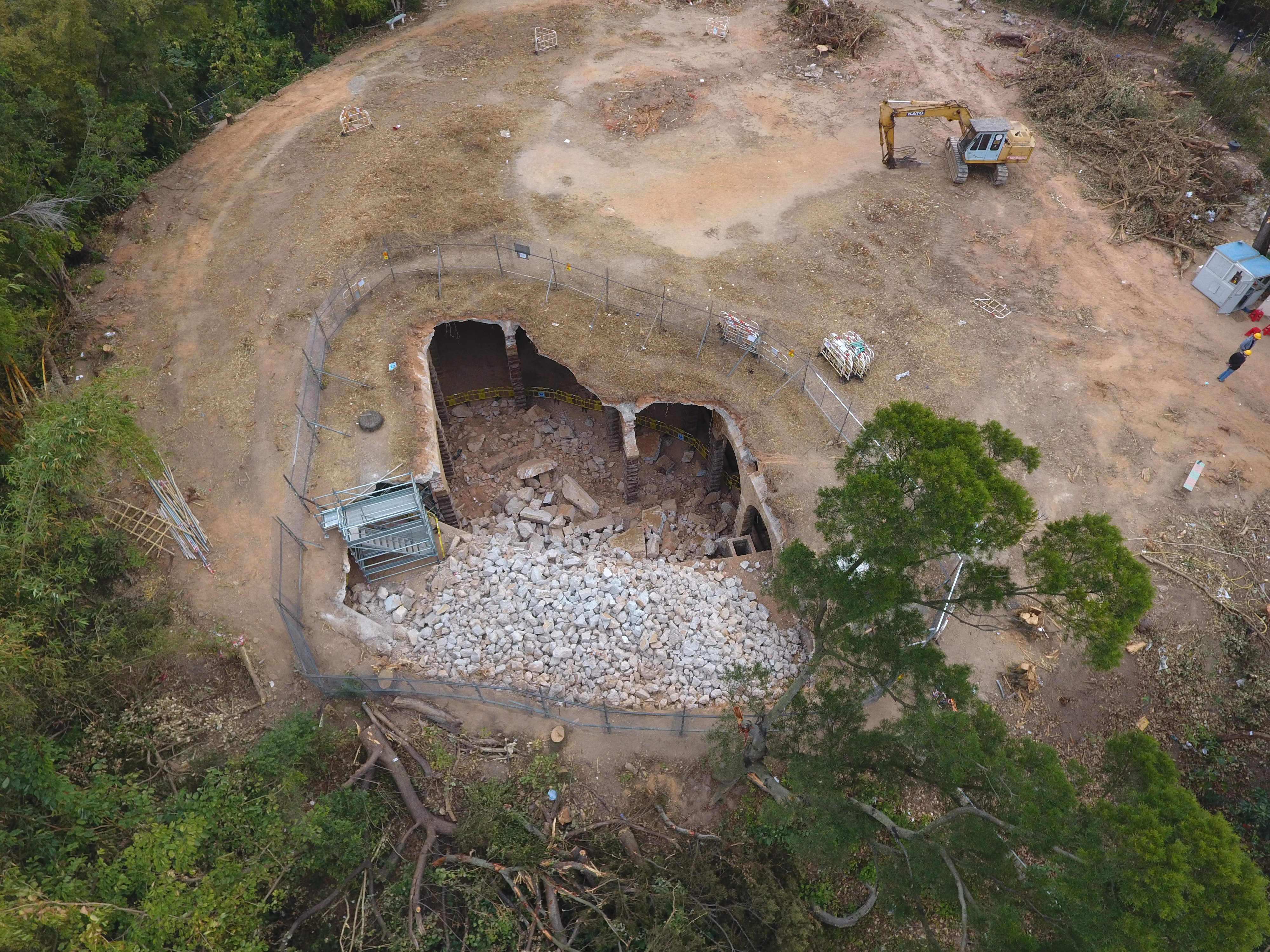 主教山蓄水池加建臨時鋁架台水務署工程師進場評估內部結構安全
