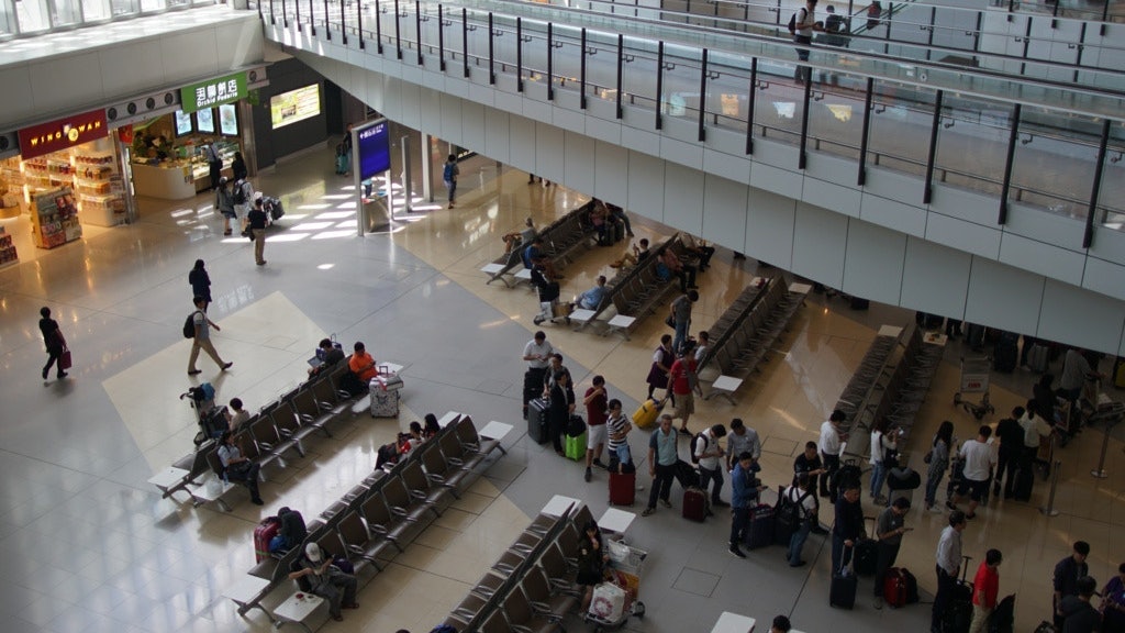 新冠肺炎|空郵中心地勤、機場工人初步確診 房委會清潔工染疫 新冠肺炎|空郵中心地勤、機場工人初步確診 房委會清潔工染疫