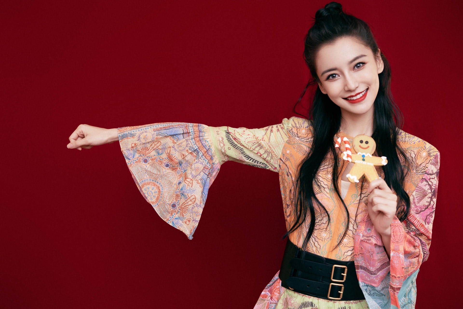 angelababy稱呼黃曉明為黃先生非常生外。（楊穎工作室微博圖片）