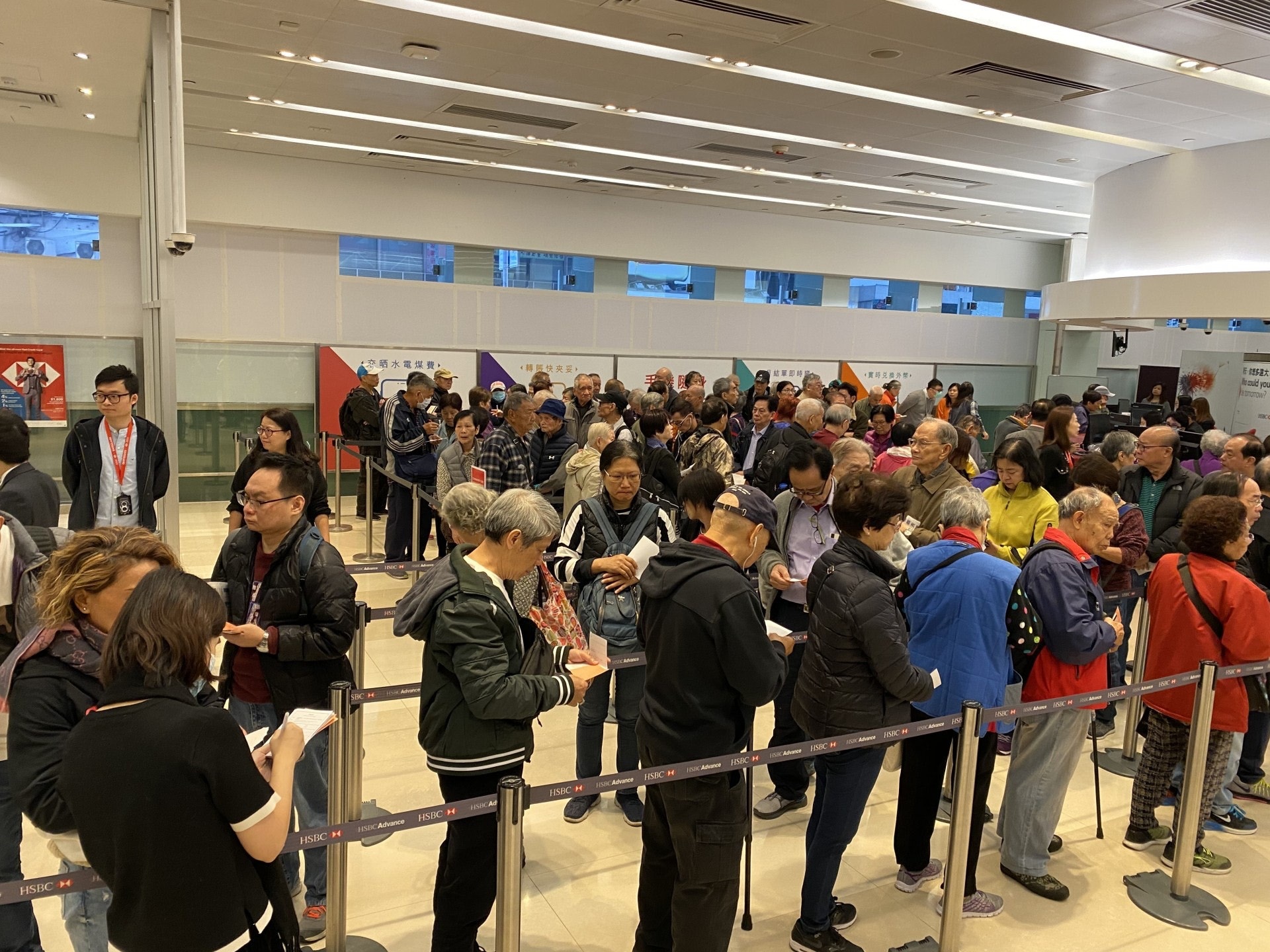 牛年換新鈔｜銀行職員憂致人群聚集播毒金管局鼓勵派電子利是