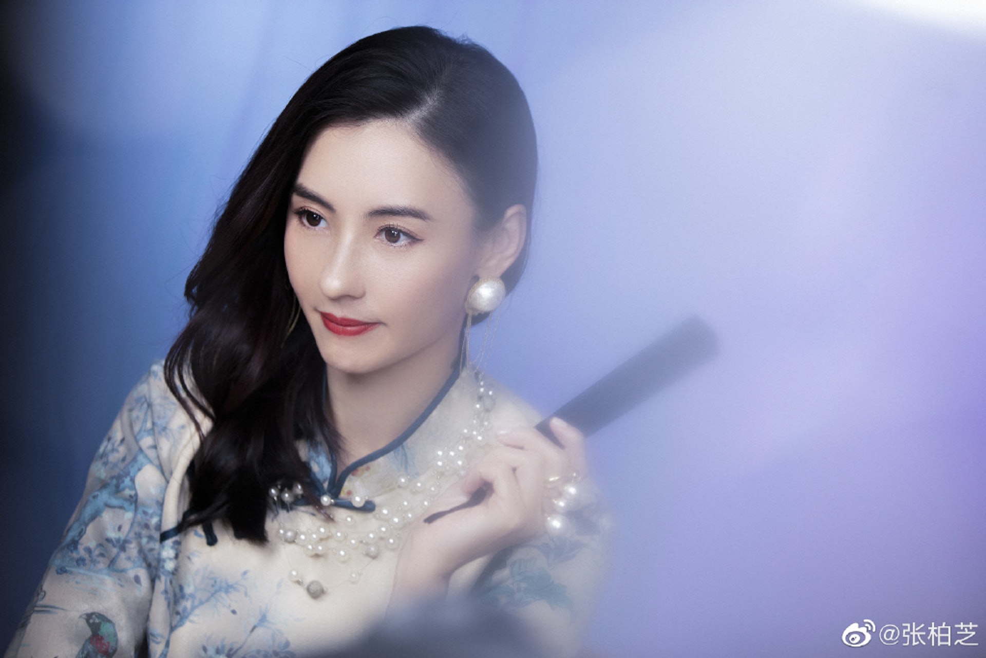 据指张栢芝因声带未康复令演出失准走音,其后更忍不住在台上哭直言已经尽力。(张栢芝微博图片) 据指张栢芝因声带未康复令演出失准走音,其后更忍不住在台上哭直言已经尽力。(张栢芝微博图片)