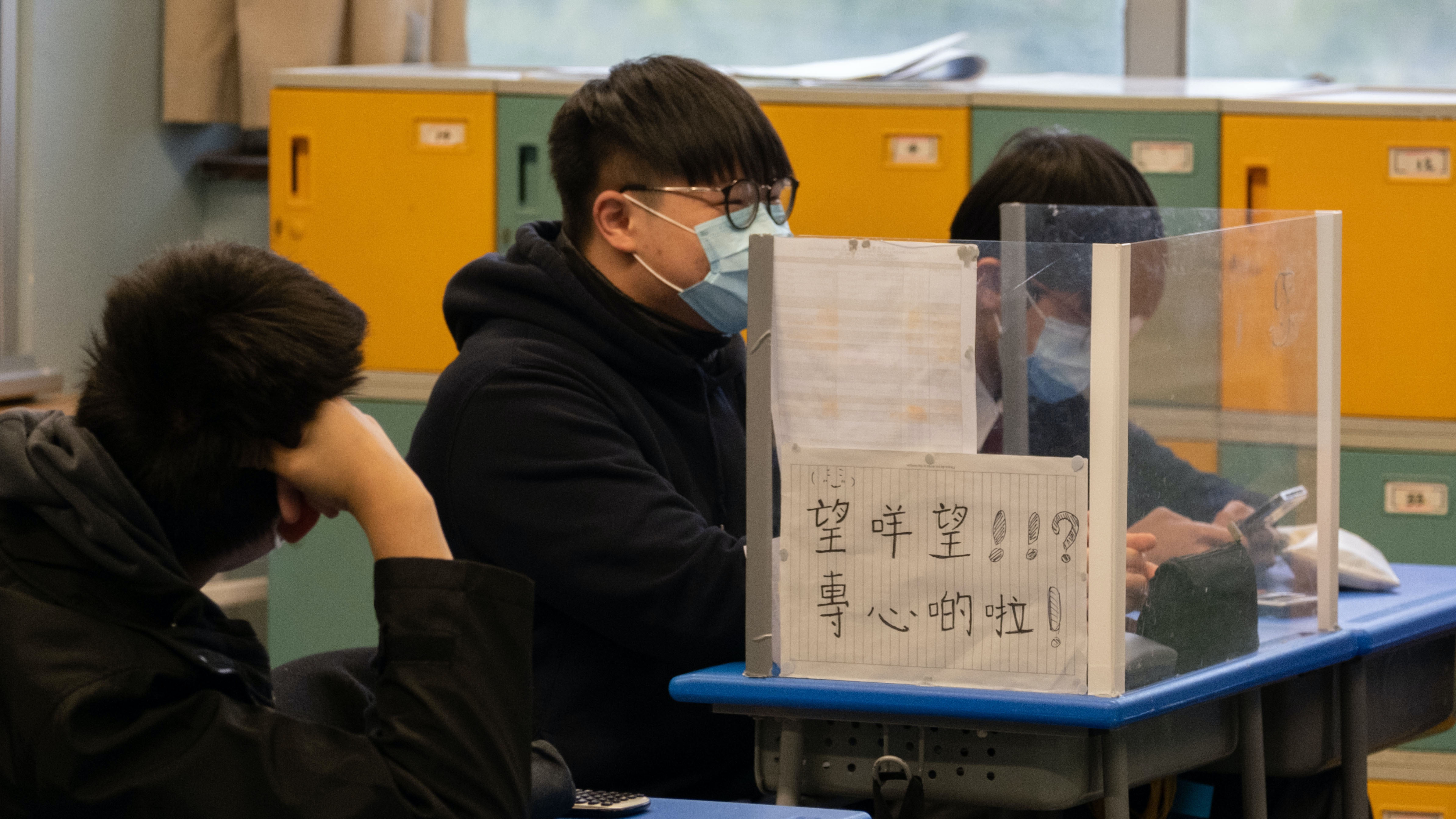 復課｜老師兩周一檢可全復面授　楊潤雄指正研助校統一領取樣本瓶