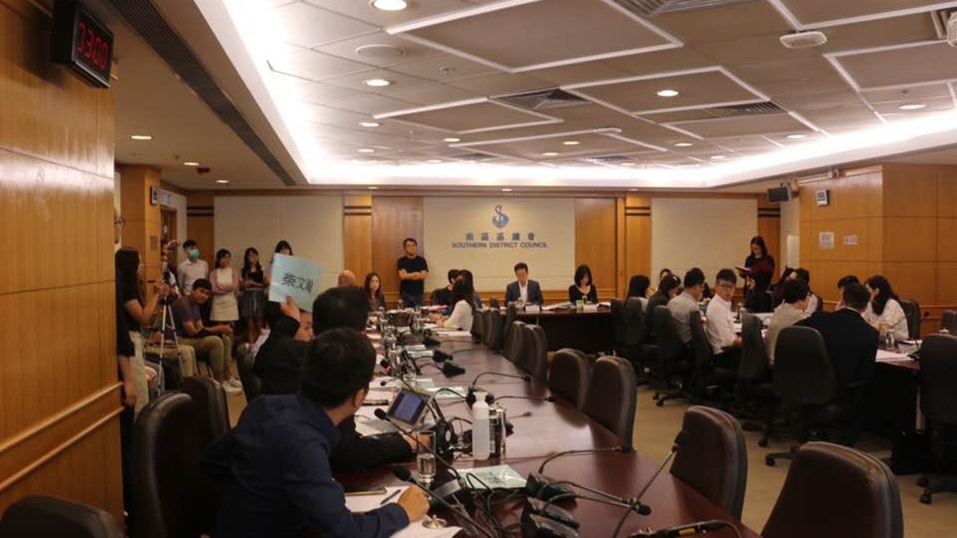 建制派轟區議員不務正業 徐英偉:區議會已失效正檢視未來方向 建制派轟區議員不務正業 徐英偉:區議會已失效正檢視未來方向