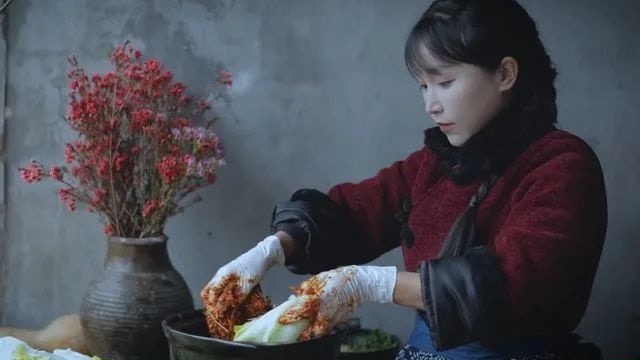 李子柒做泡菜拍片掀文化爭議　韓網民批其「將韓國菜當中國菜」