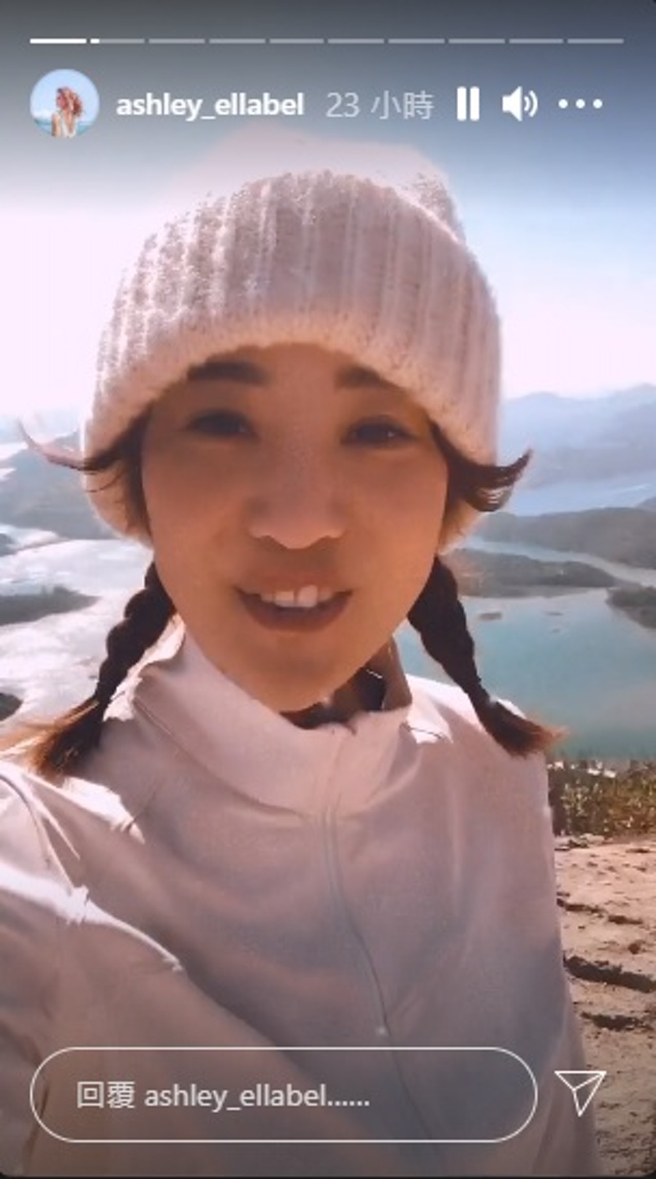 朱智賢到西貢的太墩行山,上到山頂打卡。(朱智賢Instagram) 朱智賢到西貢的太墩行山,上到山頂打卡。(朱智賢Instagram)
