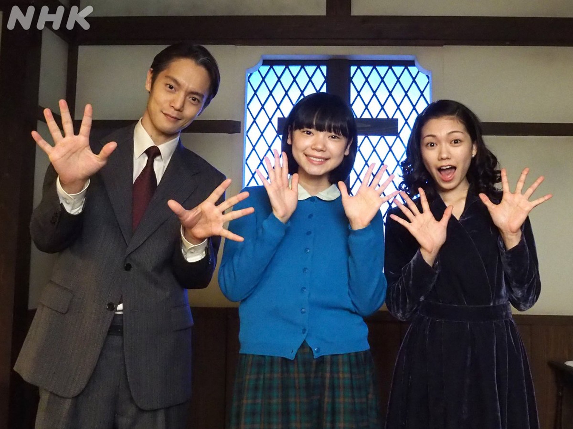 這部以「音樂」為主題的日劇,描述作曲家丈夫古山裕一(窪田正孝 飾)與歌手妻子關內音(二階堂富美 飾)一起追求夢想的勵志過程。我很喜歡裕一和音之間命中注定的緣分(宣傳圖片) 這部以「音樂」為主題的日劇,描述作曲家丈夫古山裕一(窪田正孝 飾)與歌手妻子關內音(二階堂富美 飾)一起追求夢想的勵志過程。我很喜歡裕一和音之間命中注定的緣分(宣傳圖片)