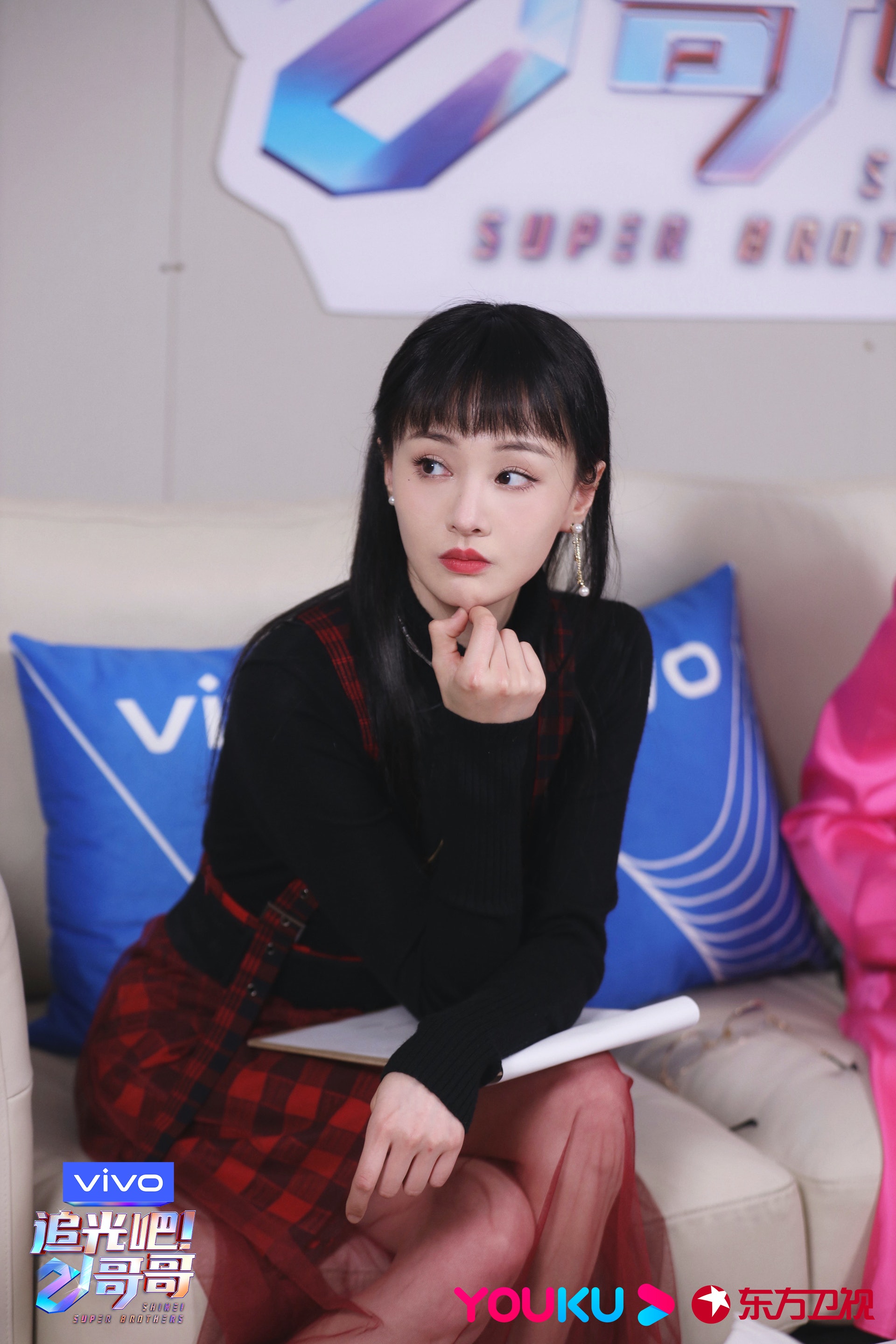 鄭爽在節目中因為快言快語而被網友責罵。(《追光吧!哥哥》微博圖片) 鄭爽在節目中因為快言快語而被網友責罵。(《追光吧!哥哥》微博圖片)