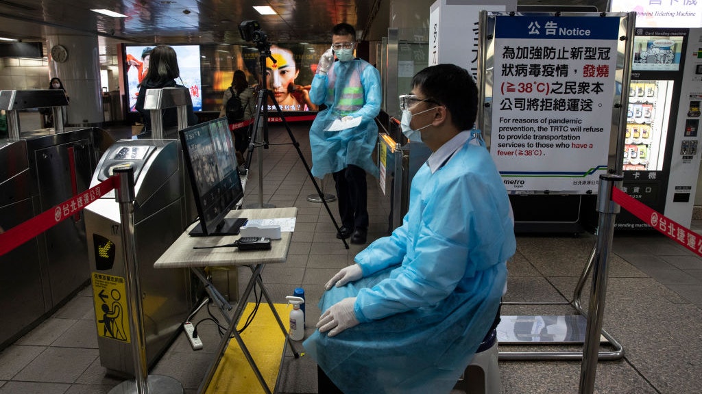 台灣疫情|官方稱床位充足 台醫生反駁:現實卻屢趕確診病人回家 台灣疫情|官方稱床位充足 台醫生反駁:現實卻屢趕確診病人回家