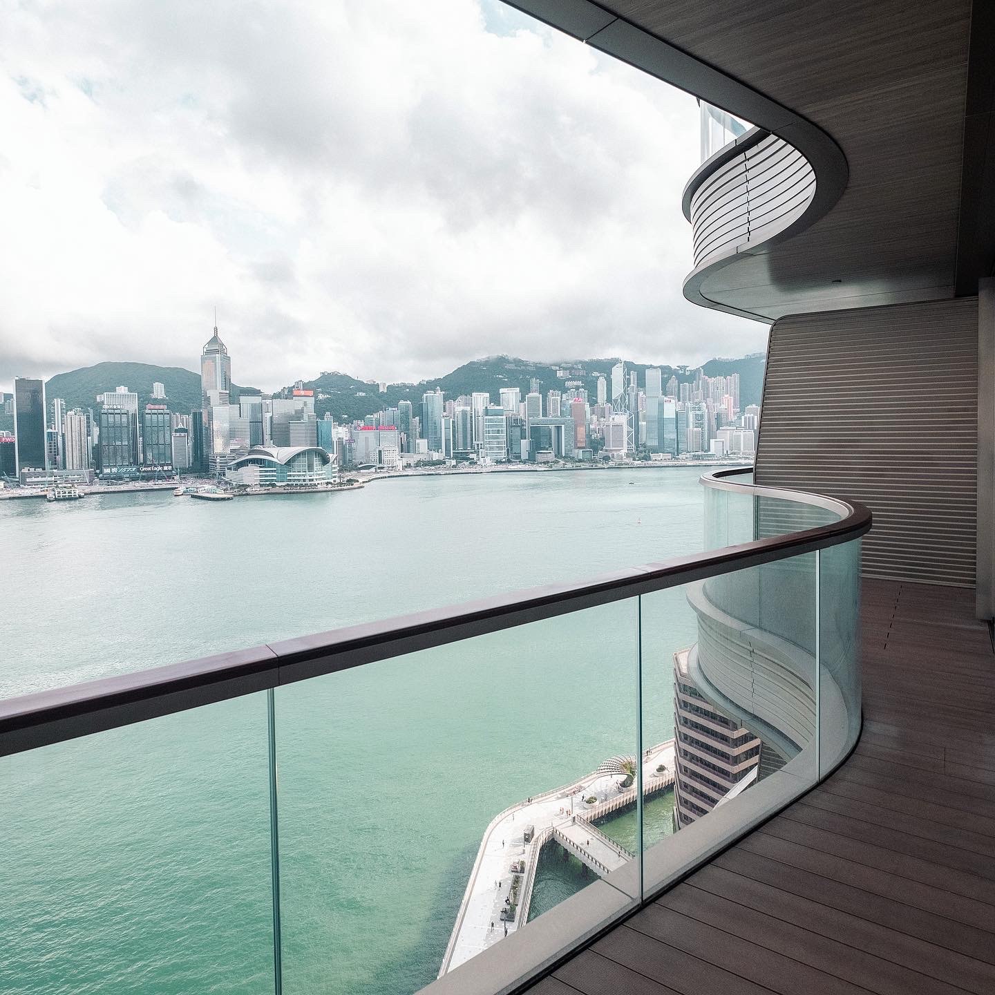 房間有大大個露台，飽覽維港美景。（K11 ARTUS圖片）